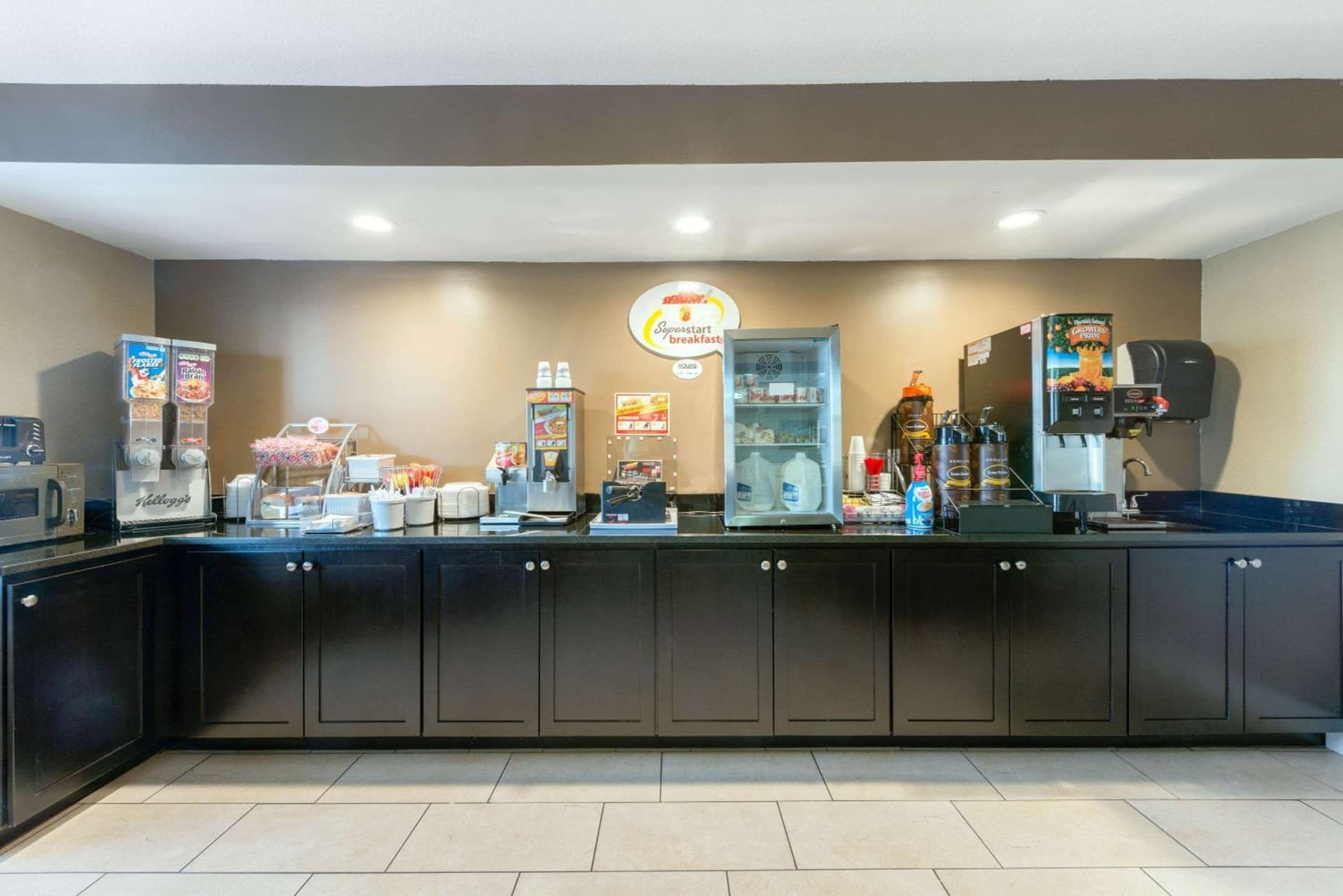 Super 8 by Wyndham Springfield East gallery photo in Springfield, IL — image 6