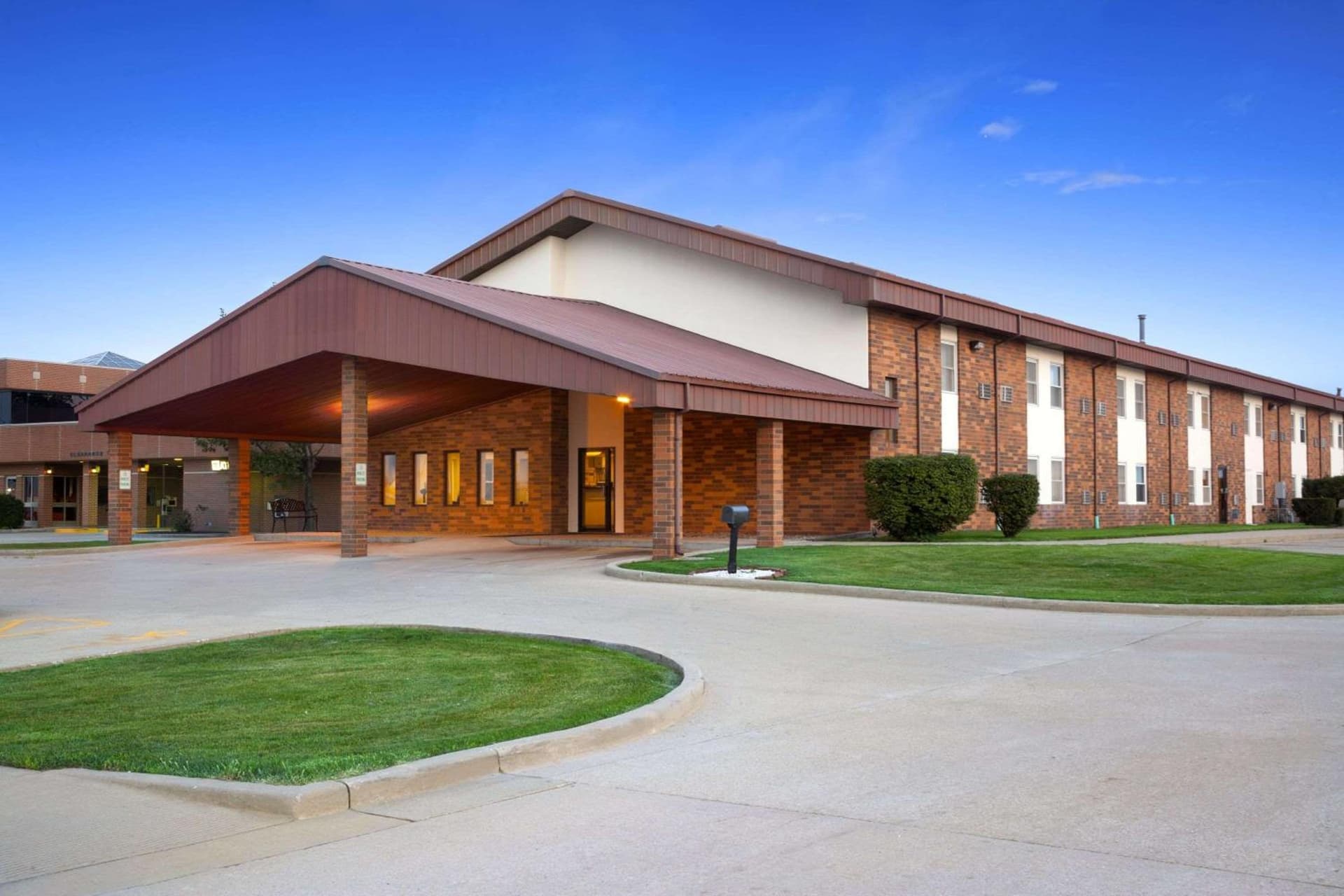 Super 8 by Wyndham Tuscola featured exterior or lobby in Tuscola, IL — similar hotel