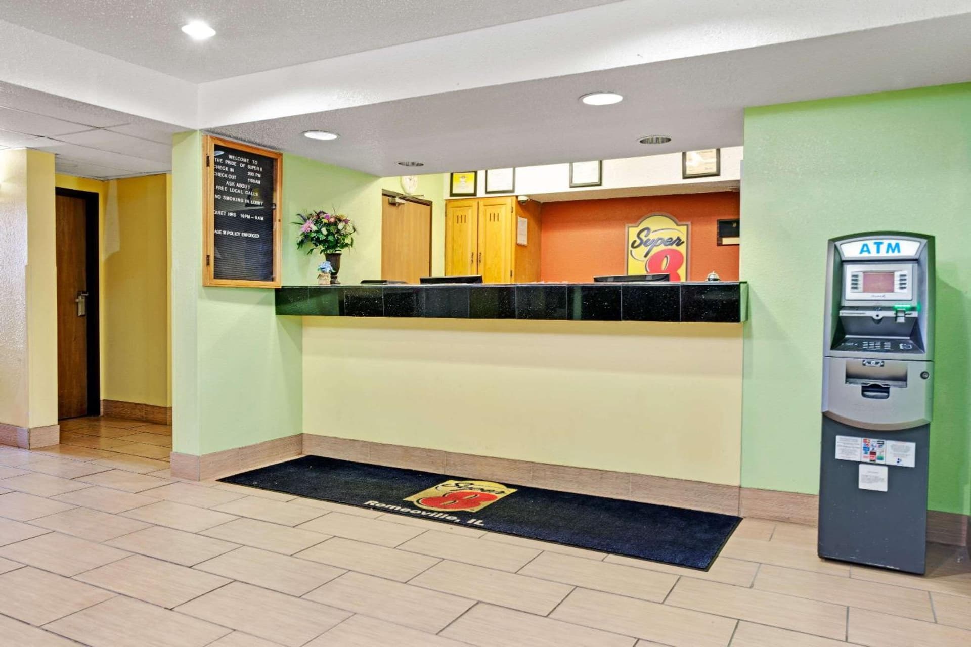 Super 8 by Wyndham Romeoville Bolingbrook interior in Romeoville, IL — gallery photo 2