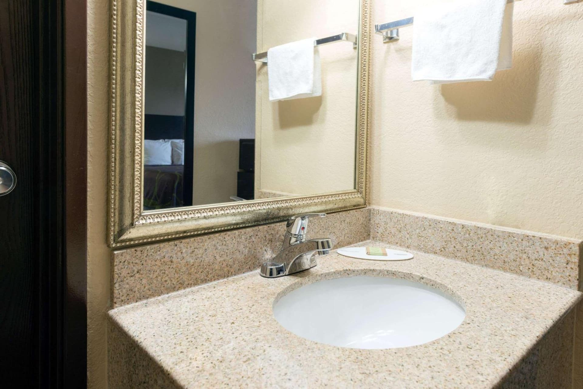 Super 8 by Wyndham Springfield East gallery photo in Springfield, IL — image 4