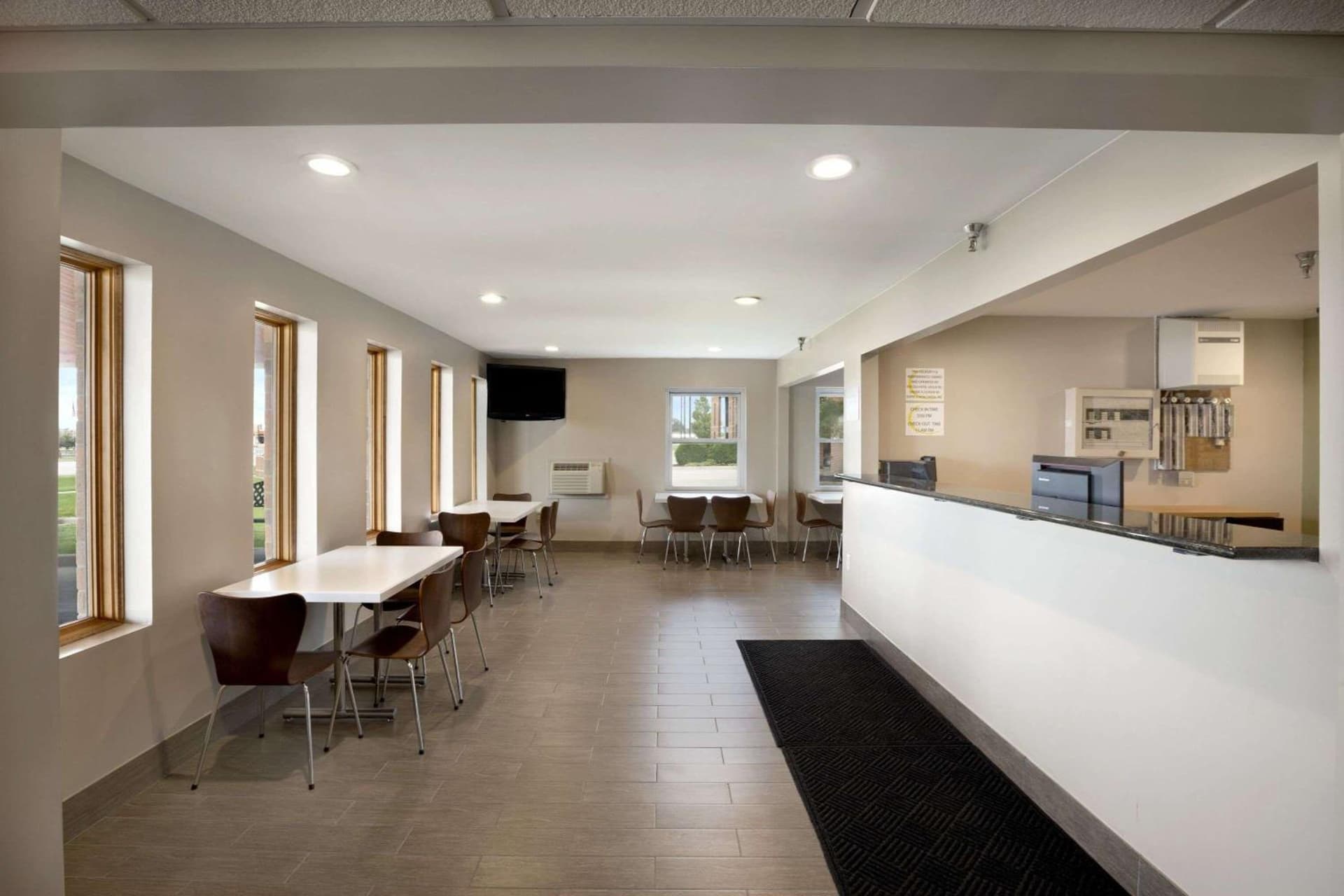 Super 8 by Wyndham Tuscola property views in Tuscola, IL — gallery photo 3