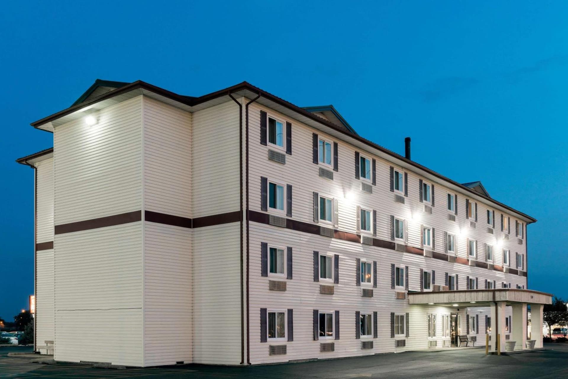Super 8 by Wyndham Springfield East featured exterior or lobby in Springfield, IL — similar hotel