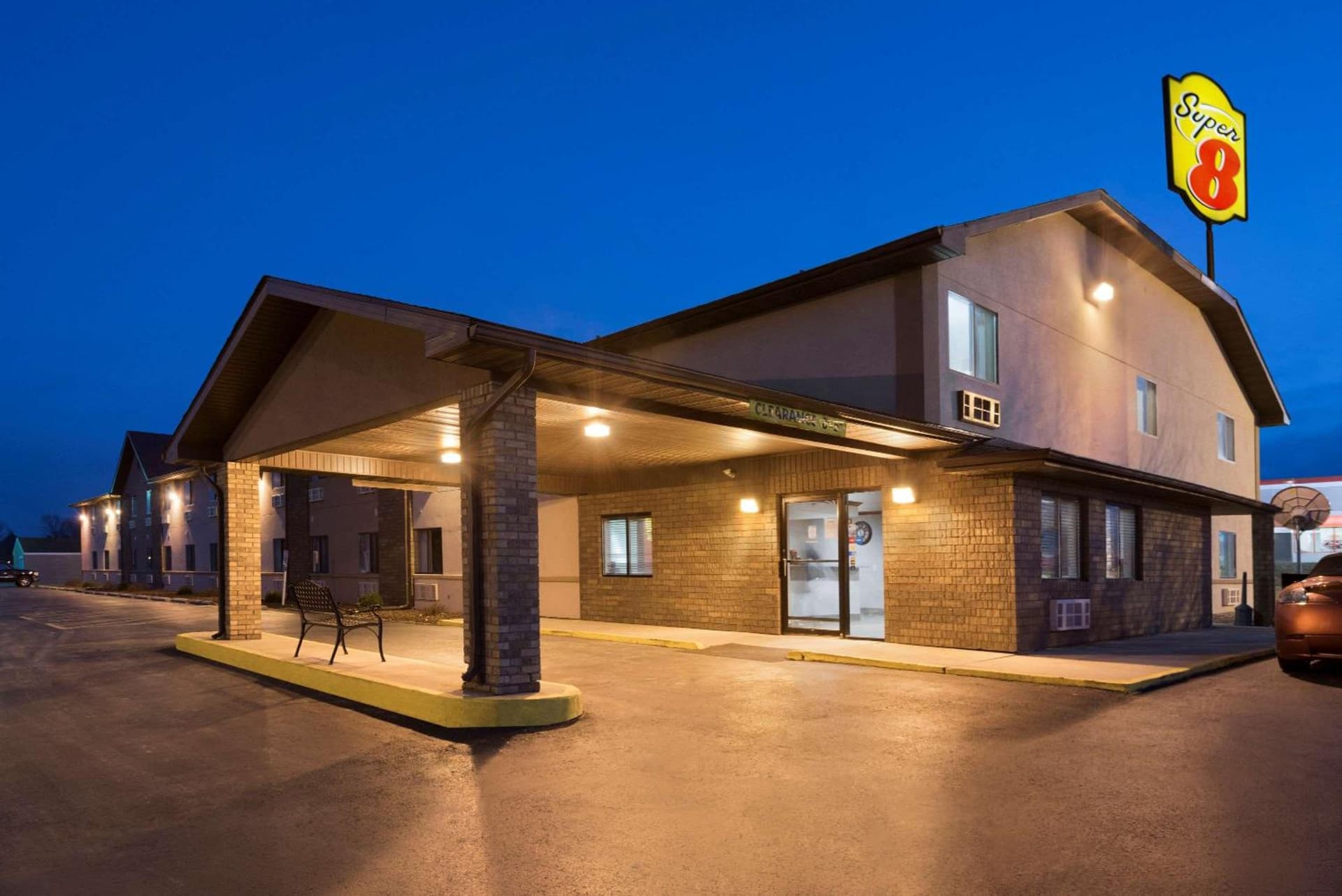 Super 8 by Wyndham Rantoul interior in Rantoul, IL — gallery photo 2