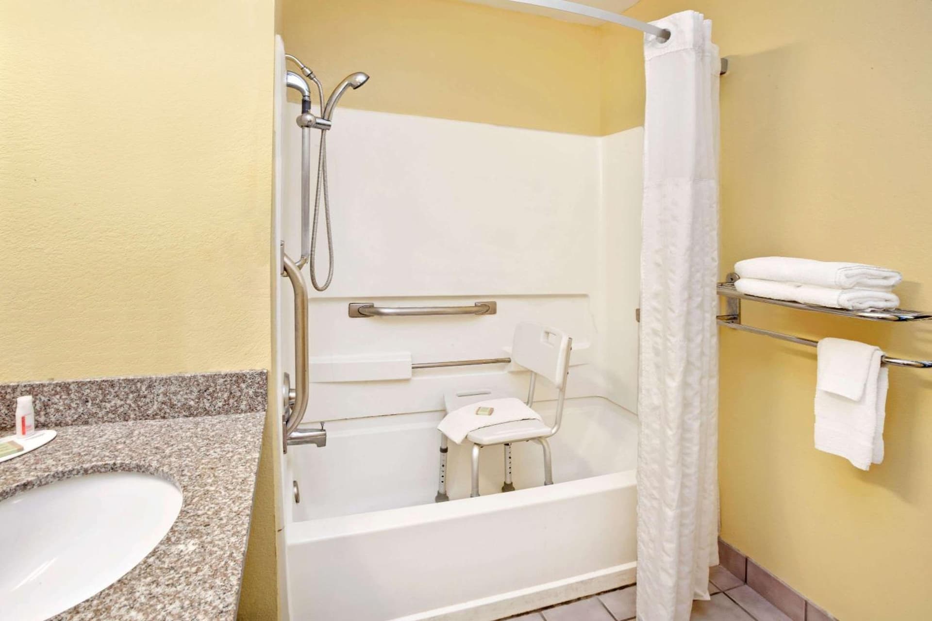 Super 8 by Wyndham Romeoville Bolingbrook property views in Romeoville, IL — gallery photo 3