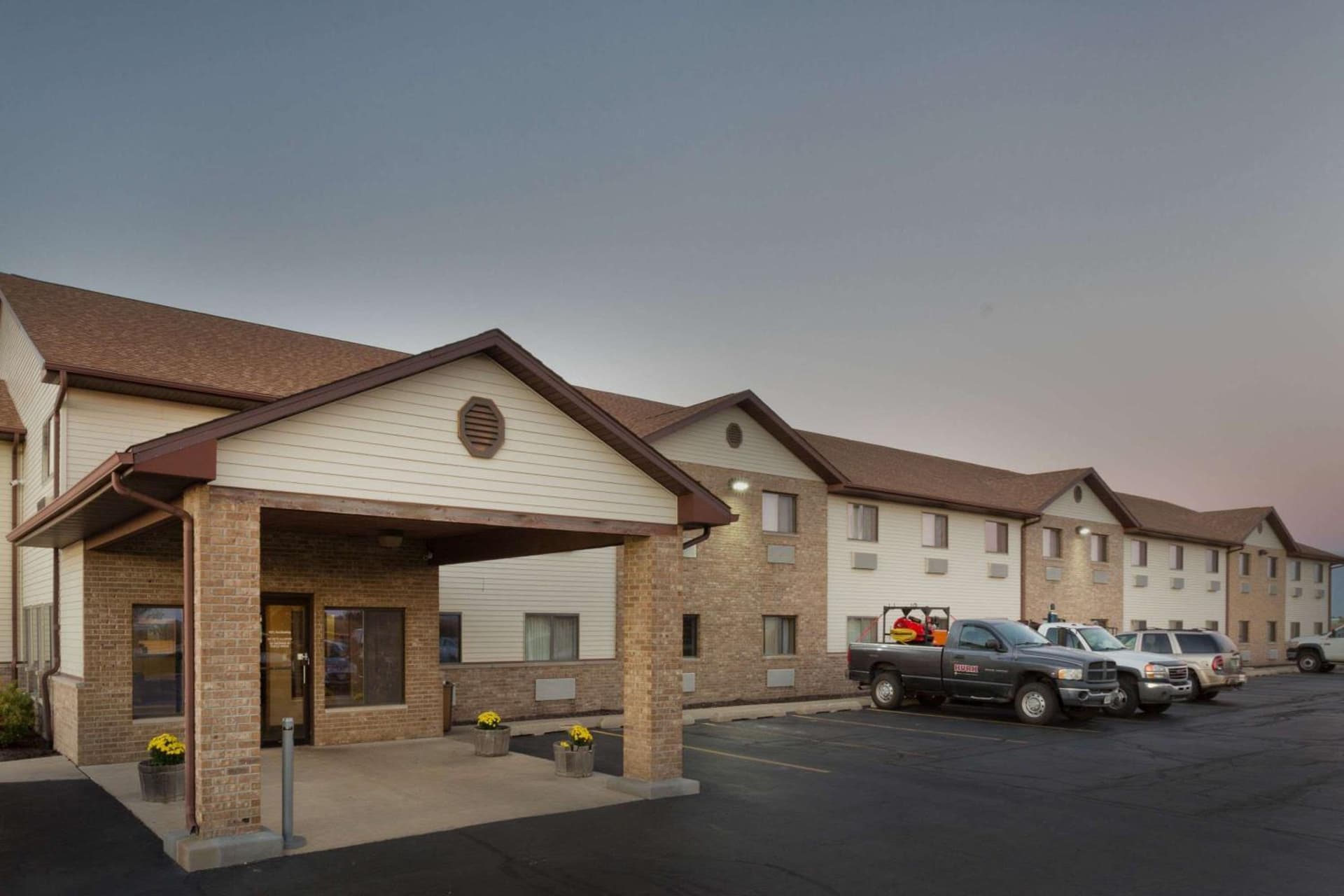 Super 8 by Wyndham Rochelle — hotel in Rochelle, Illinois