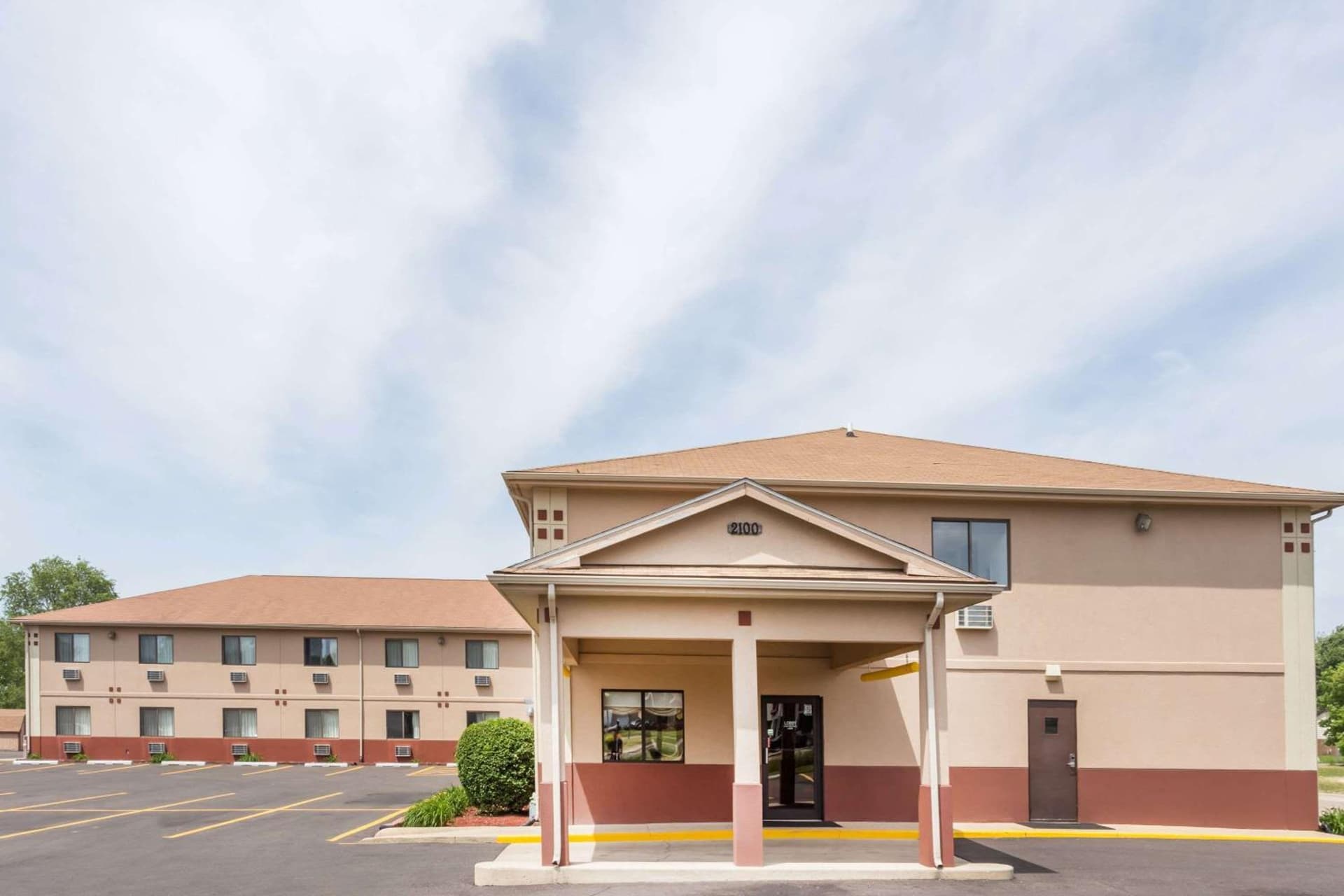 Super 8 by Wyndham Rock Falls Sterling Area featured exterior or lobby in Rock Falls, IL — similar hotel