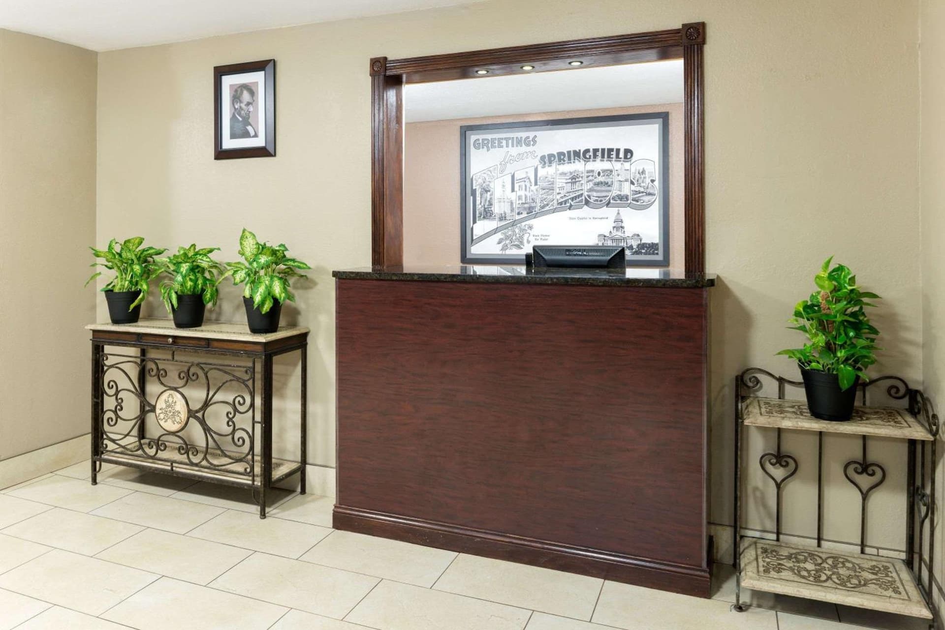 Super 8 by Wyndham Springfield East gallery photo in Springfield, IL — image 7