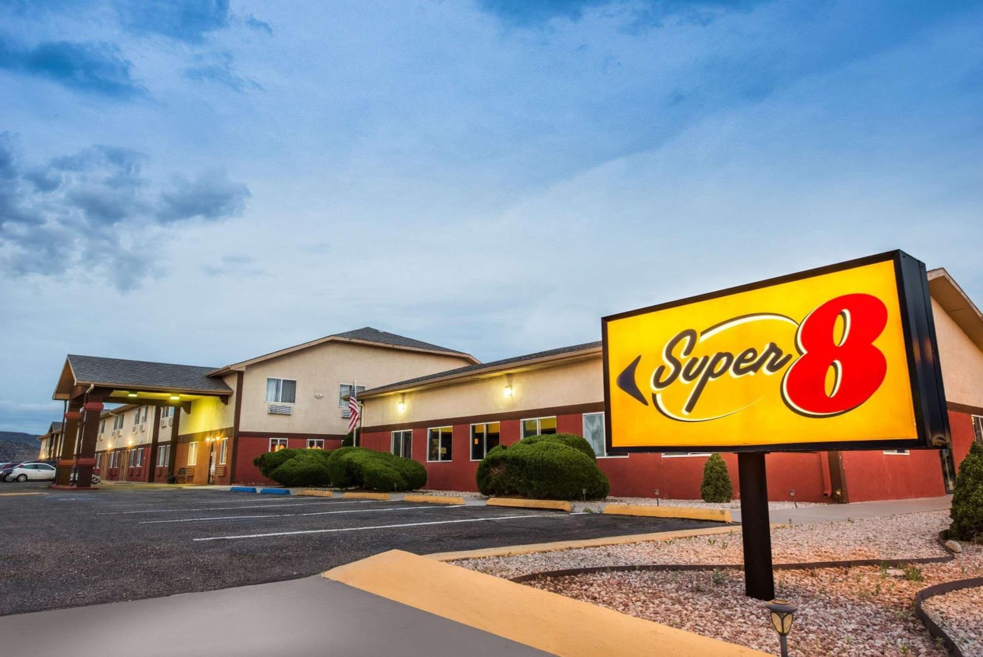 Super 8 by Wyndham Grants interior in Grants, NM — gallery photo 2