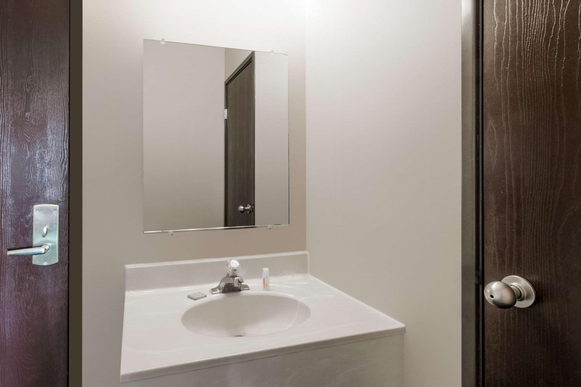 Super 8 by Wyndham Woodstock interior in Woodstock, IL — gallery photo 2