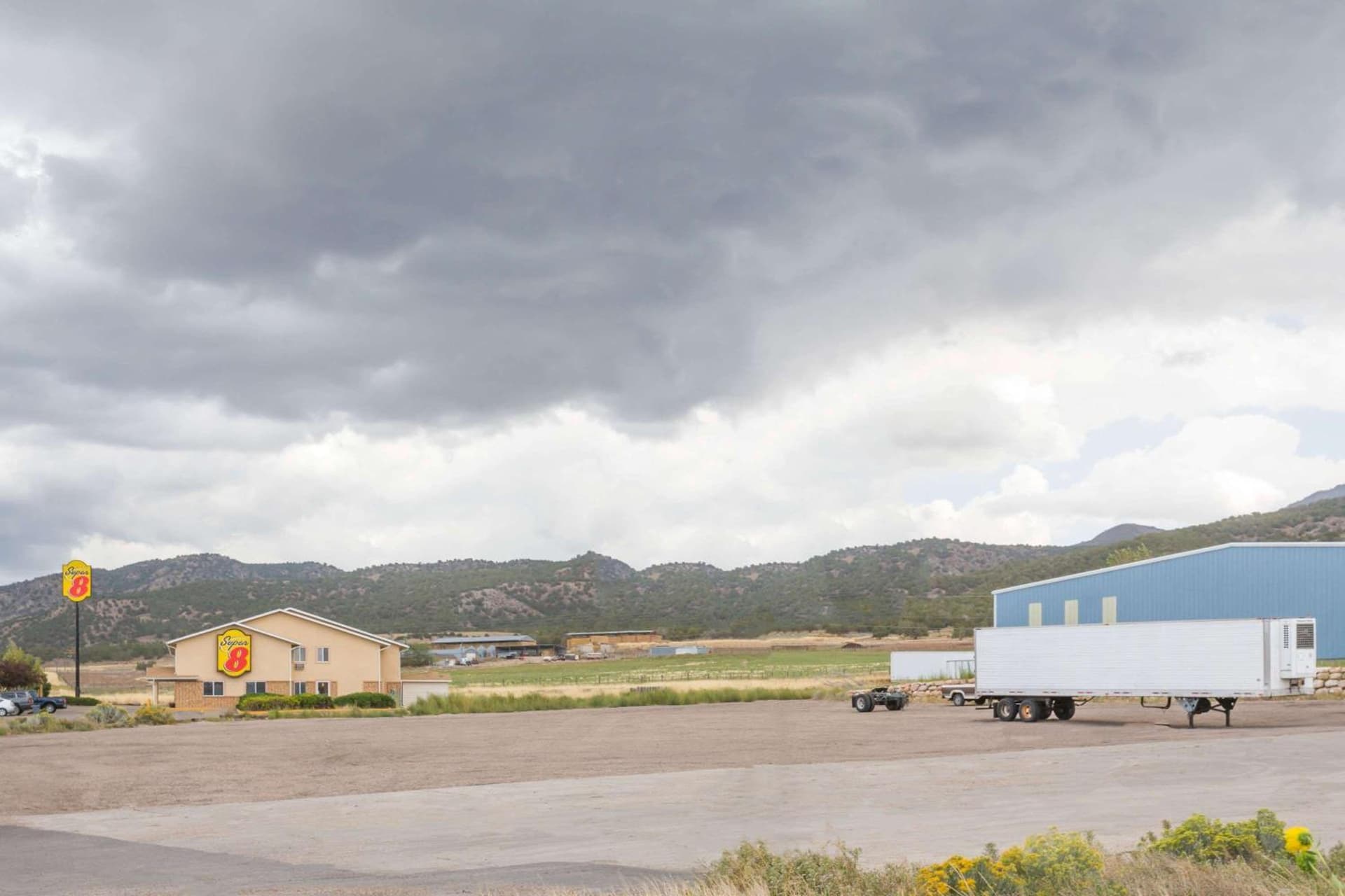 Super 8 by Wyndham Nephi interior in Nephi, UT — gallery photo 2