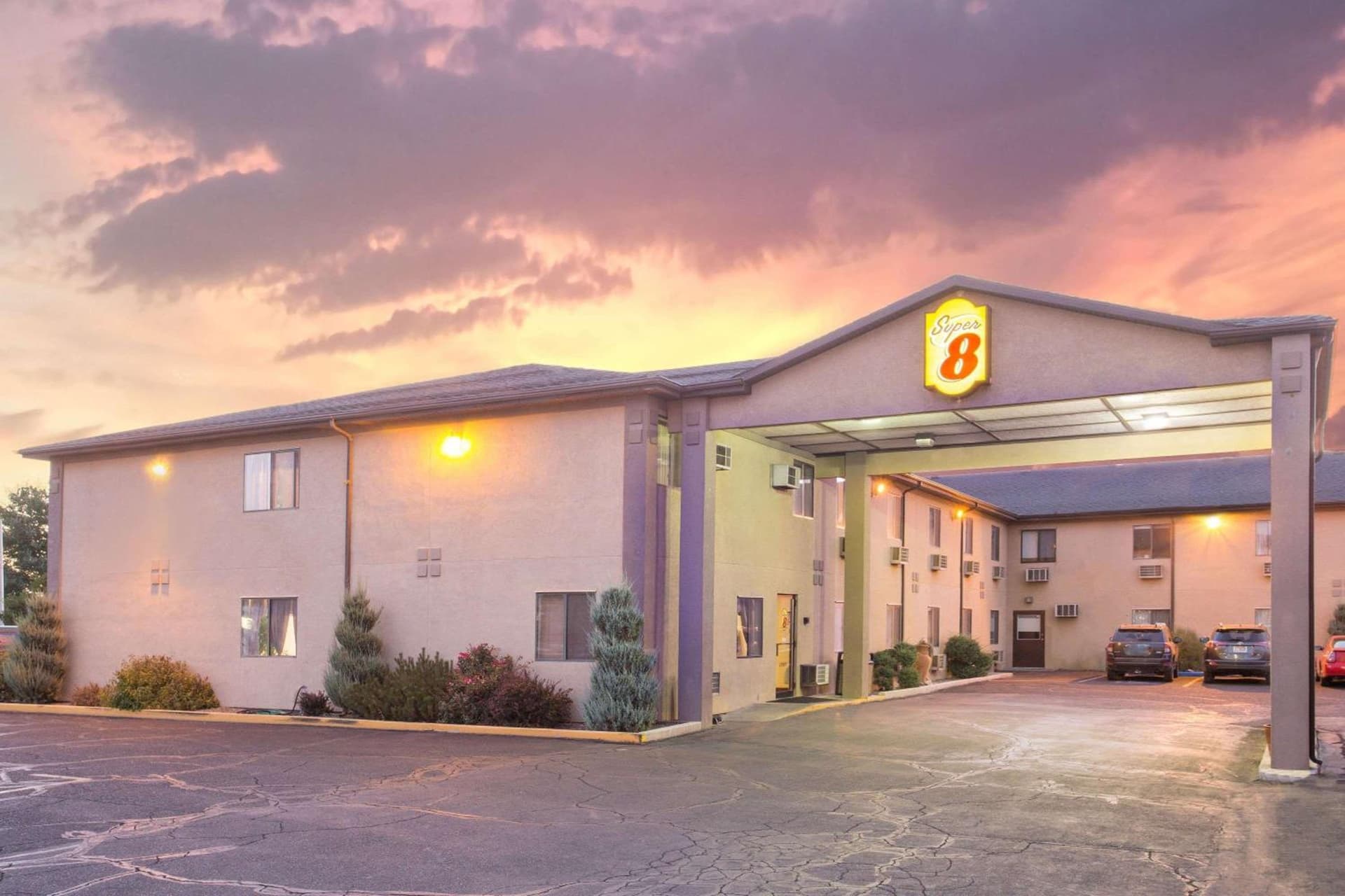 Super 8 by Wyndham Elko interior in Elko, NV — gallery photo 2