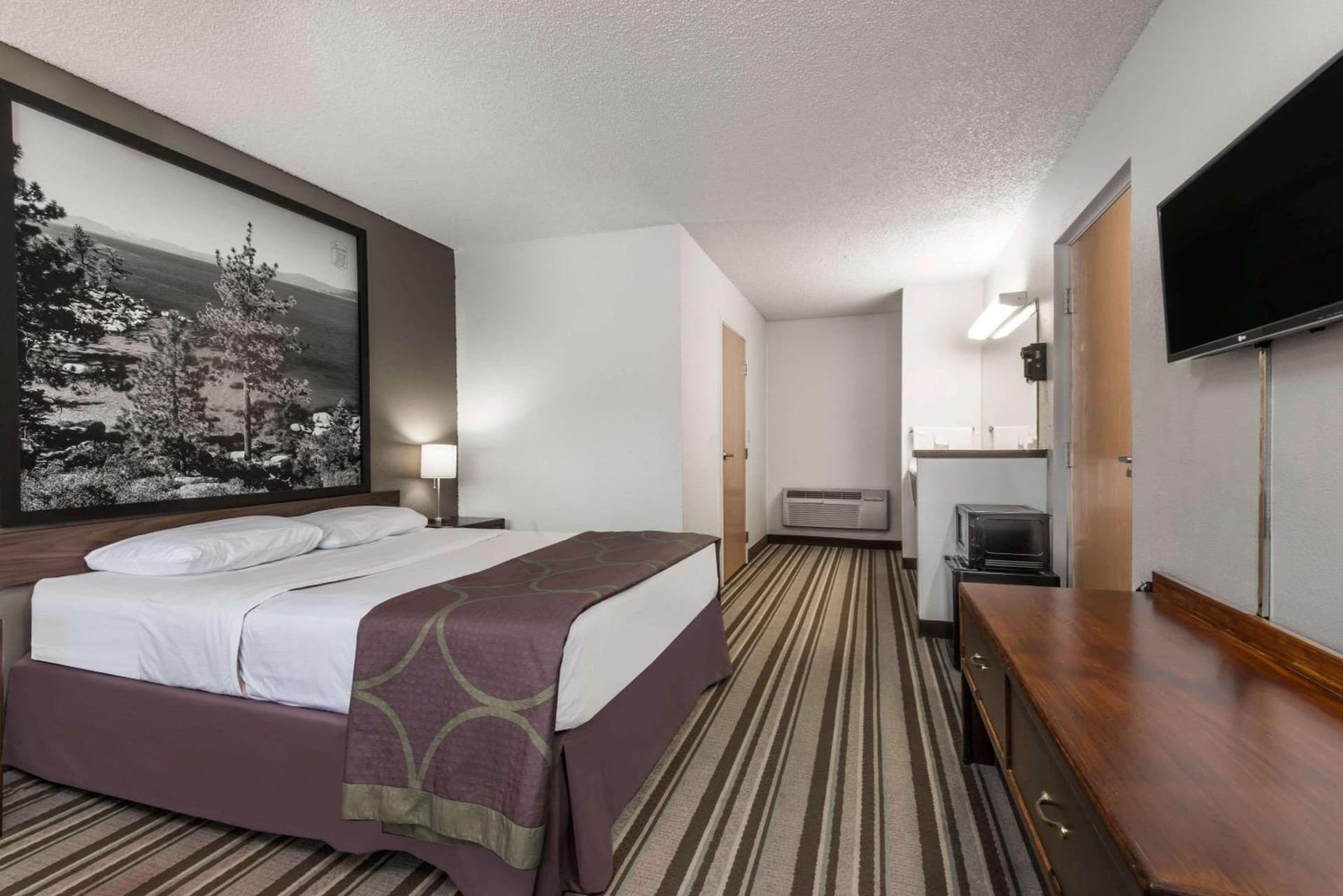 Super 8 by Wyndham Fernley interior in Fernley, NV — gallery photo 2