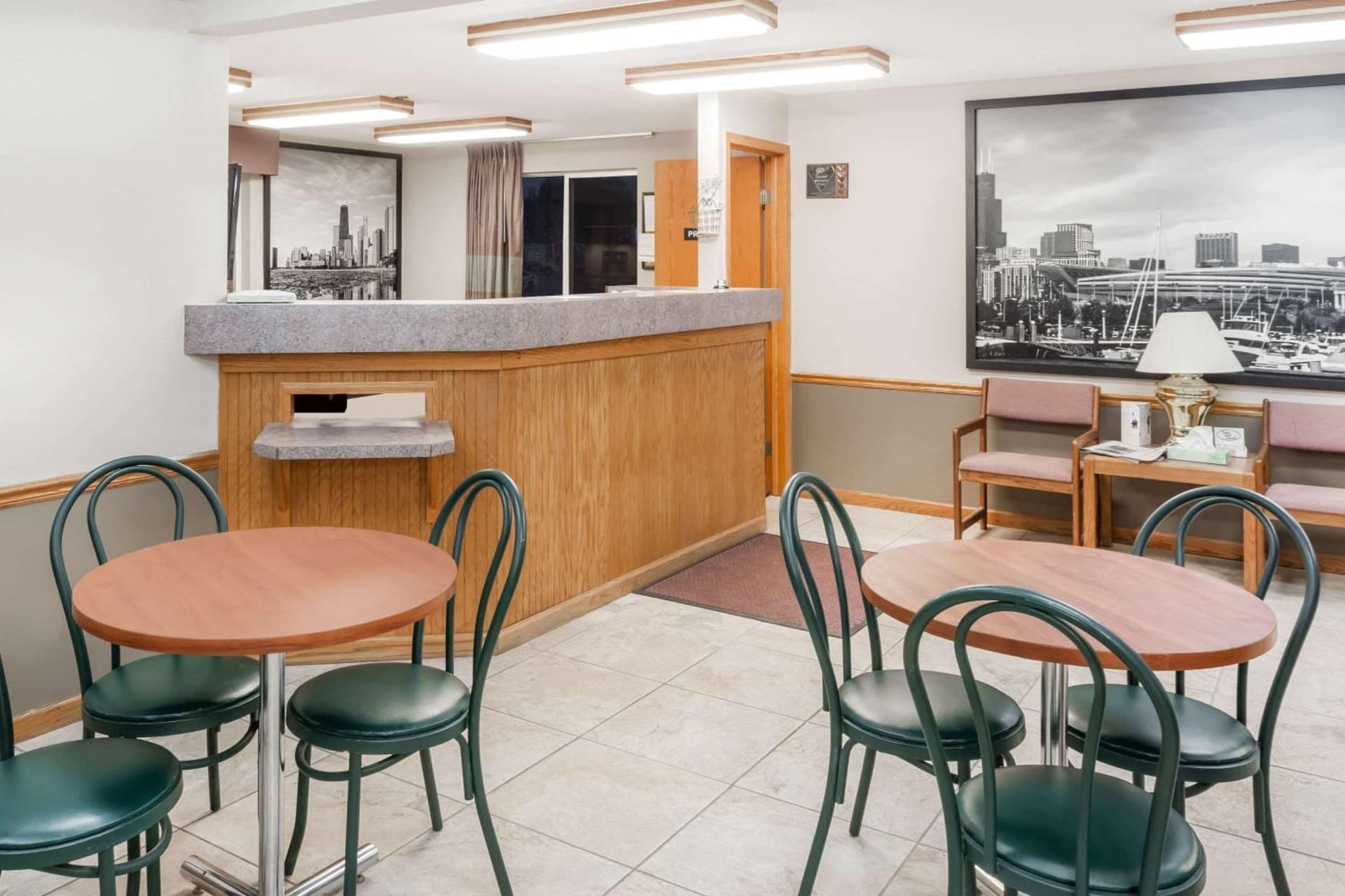 Super 8 by Wyndham Watseka property views in Watseka, IL — gallery photo 3