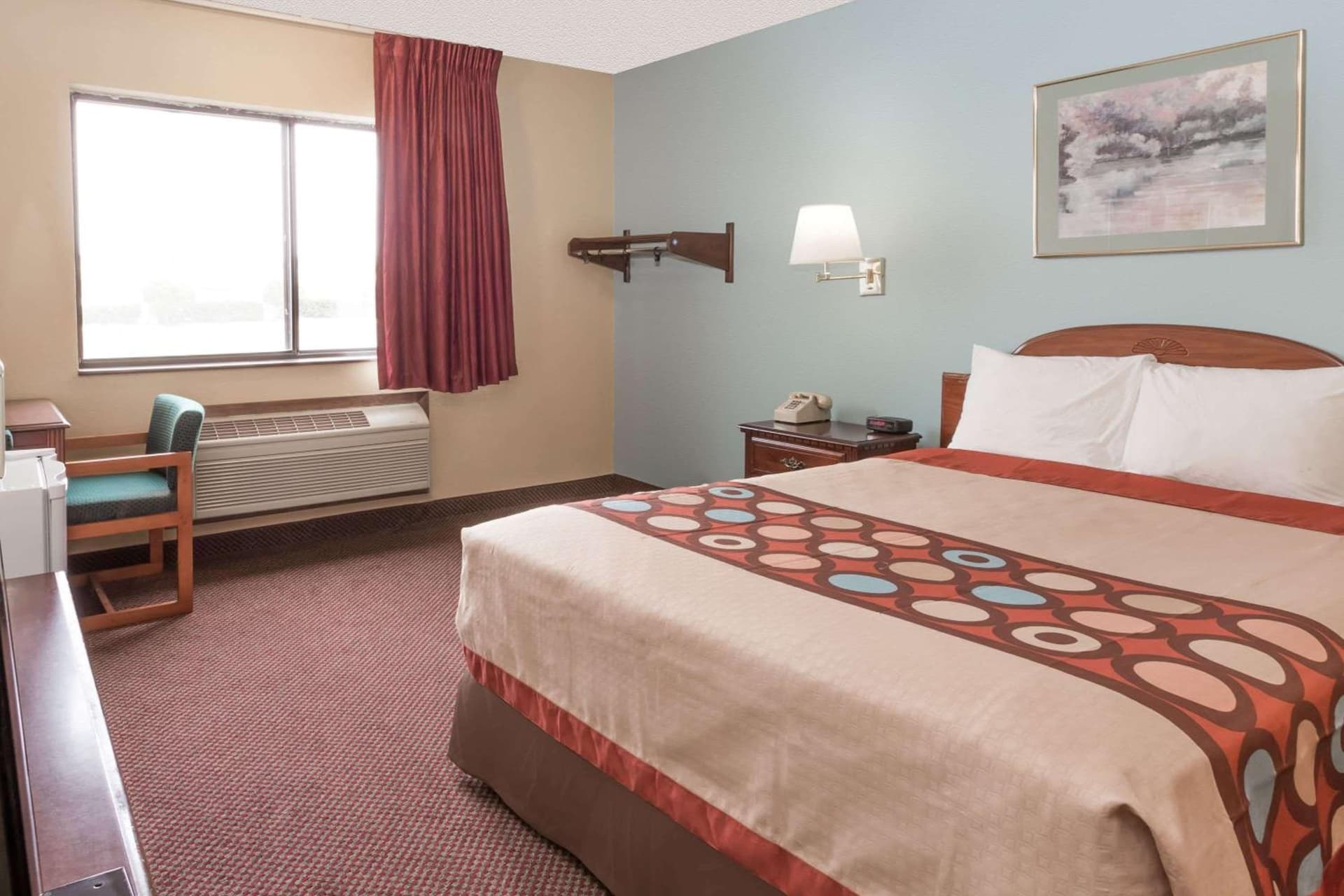 Super 8 by Wyndham Woodstock property views in Woodstock, IL — gallery photo 3
