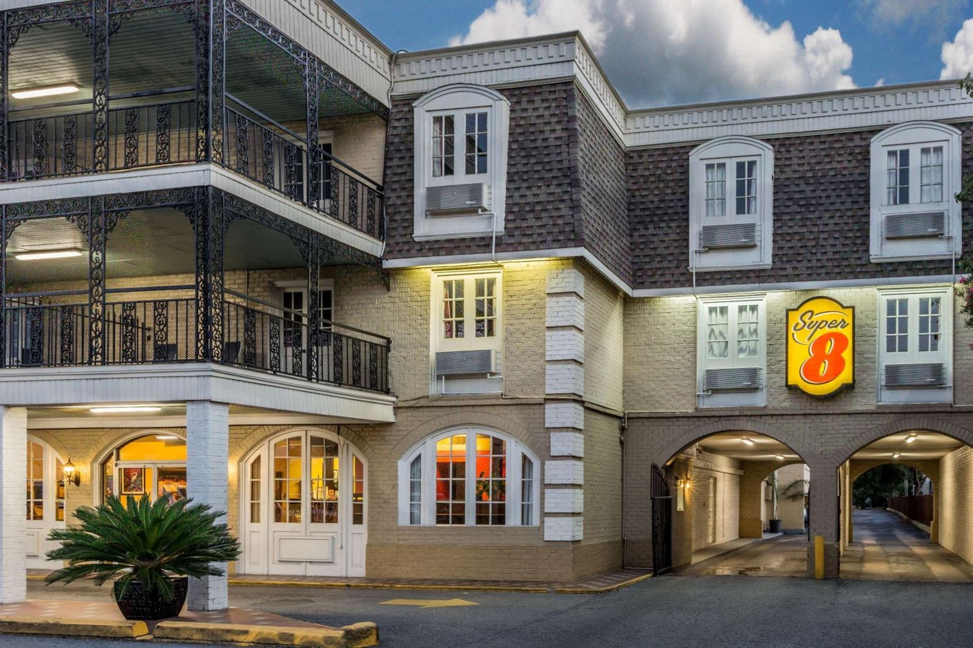 Super 8 by Wyndham New Orleans gallery photo in New Orleans, LA — image 14