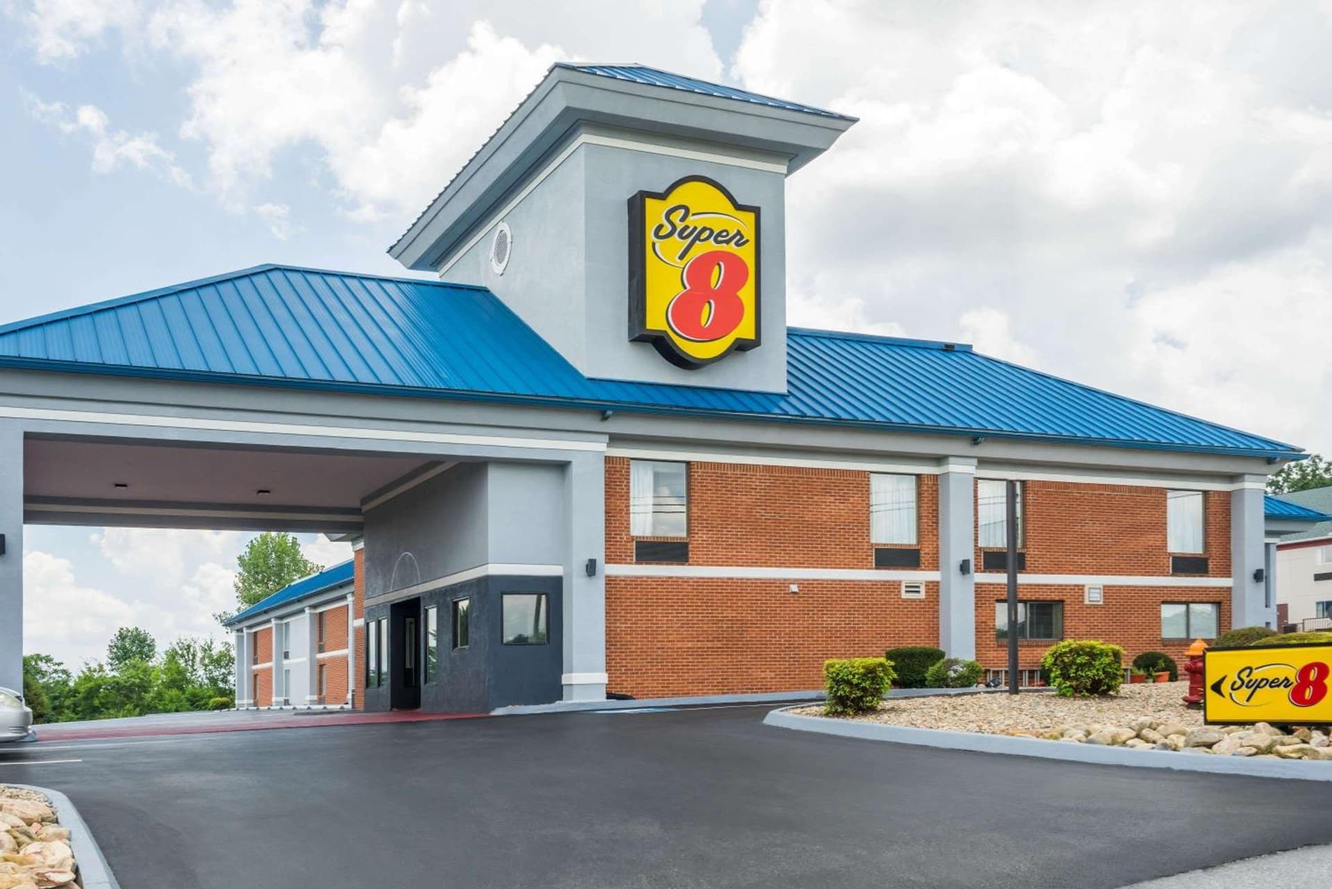 Super 8 by Wyndham Dandridge featured exterior or lobby in Dandridge, TN — similar hotel
