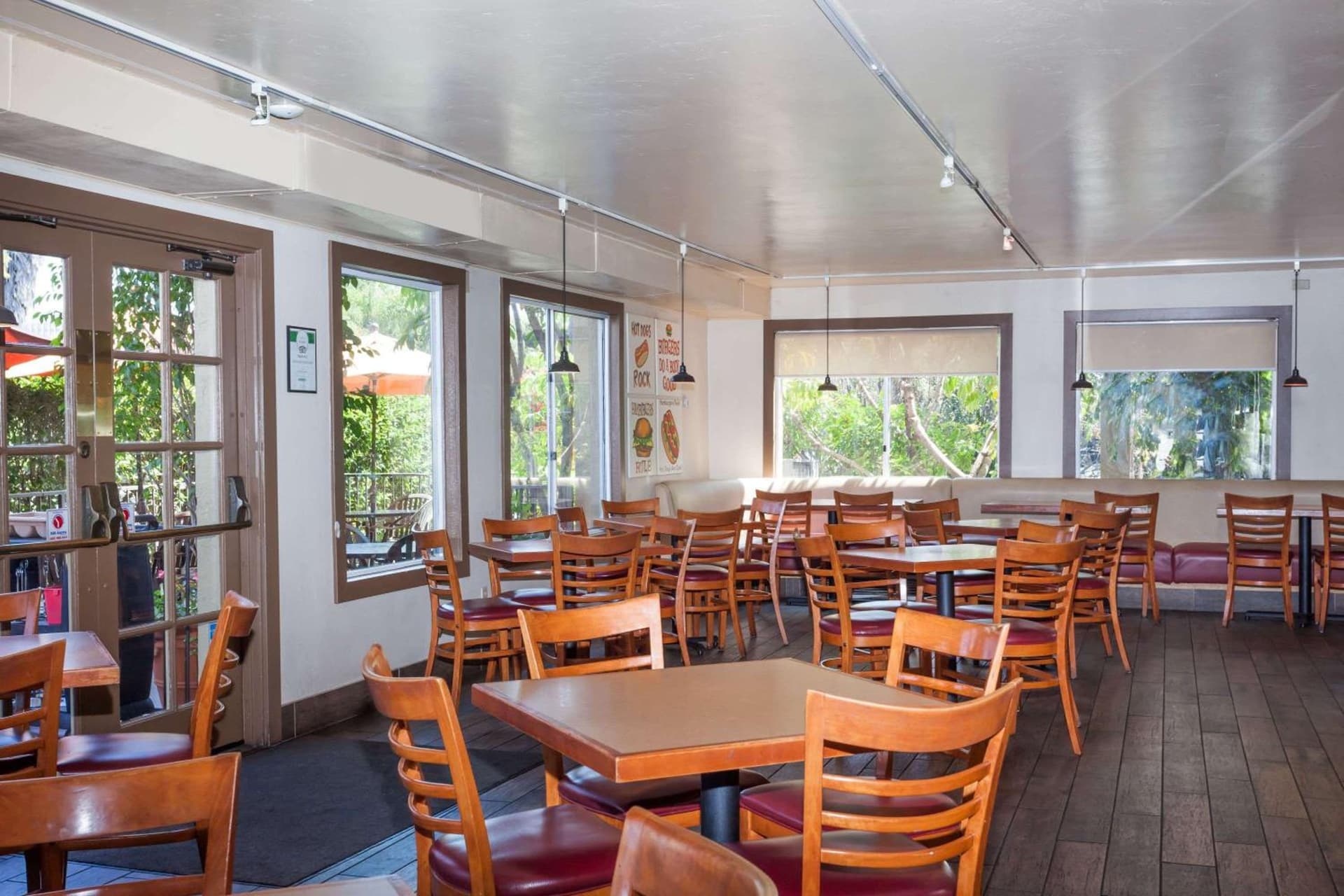 Days Inn by Wyndham San Diego Hotel Circle gallery photo in San Diego, CA — image 29