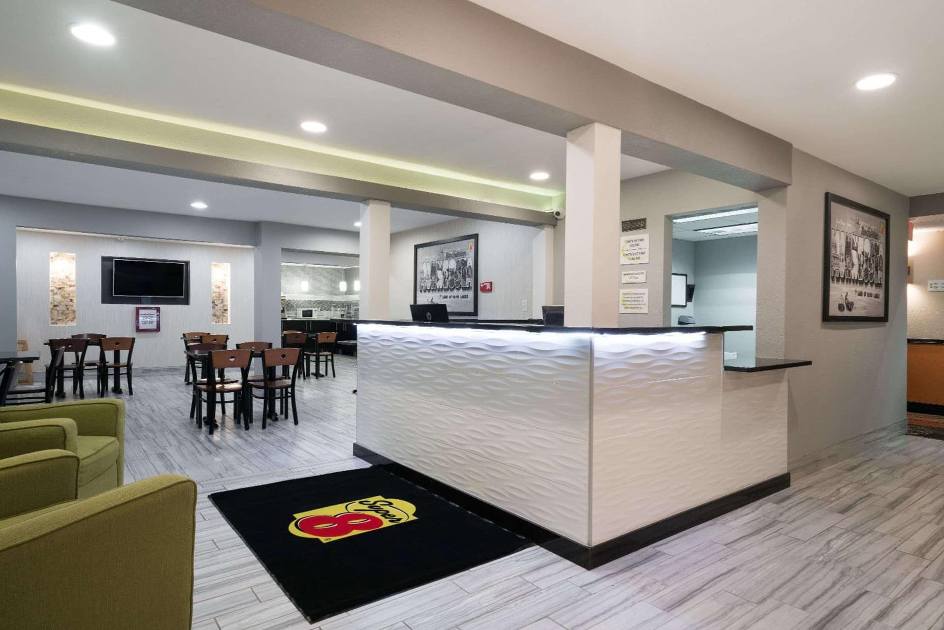 Super 8 by Wyndham Rochester Mayo Clinic Area interior in Rochester, MN — gallery photo 2
