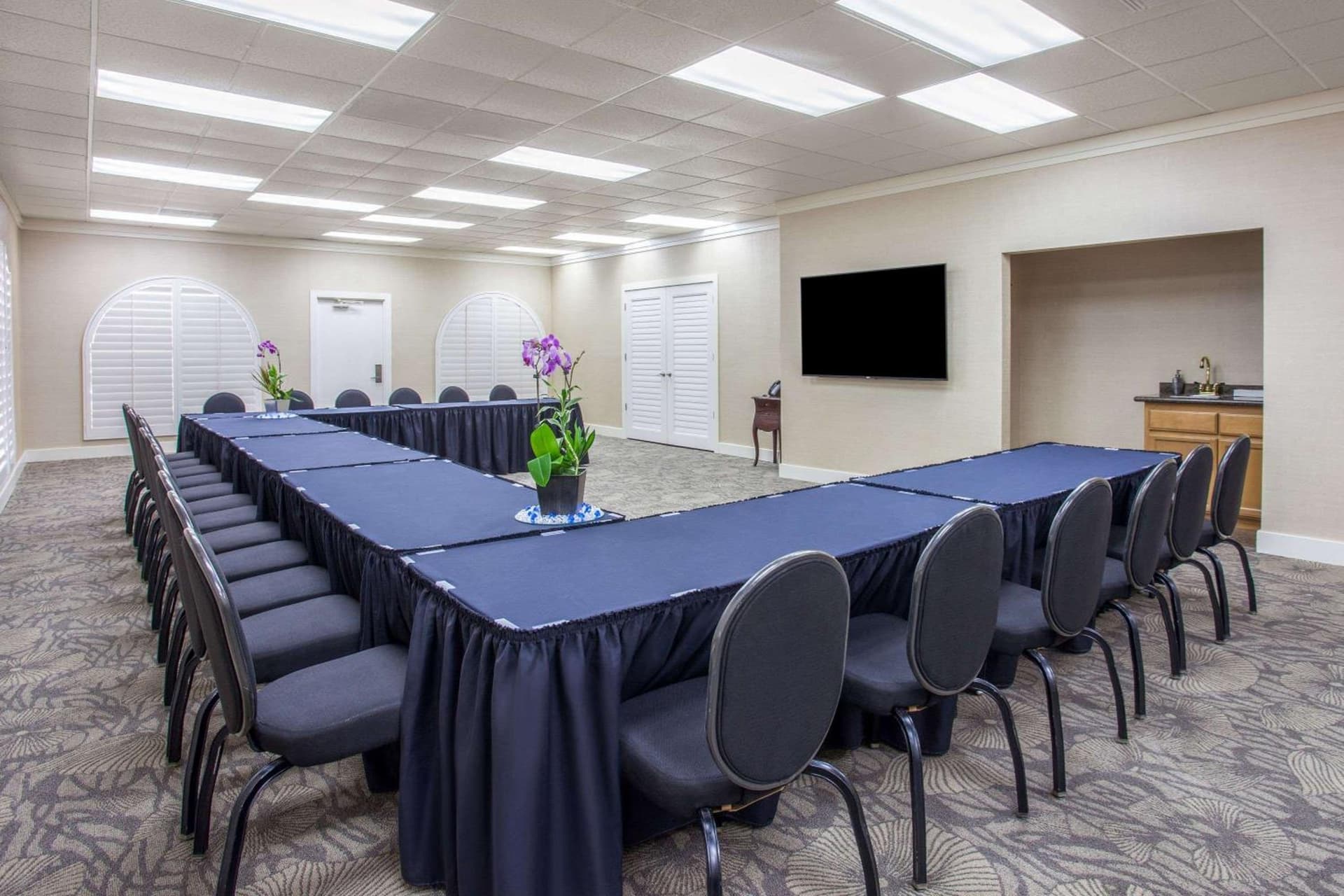 Days Inn by Wyndham San Diego Hotel Circle property views in San Diego, CA — gallery photo 3