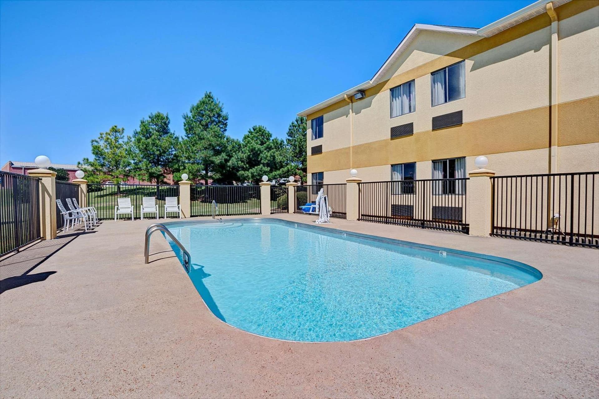 Super 8 by Wyndham Hernando property views in Hernando, MS — gallery photo 3