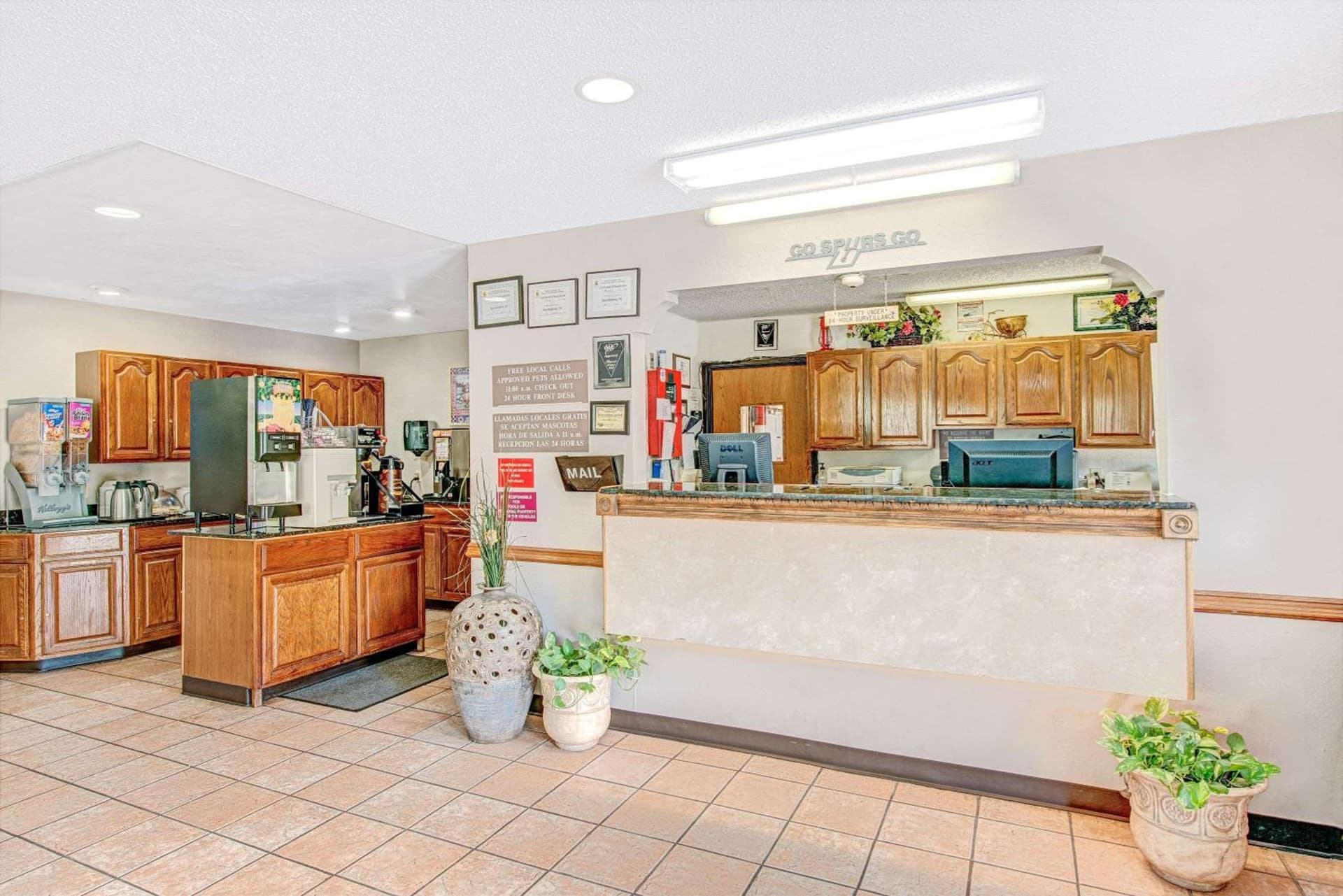 Super 8 by Wyndham San Antonio/Fiesta property views in San Antonio, TX — gallery photo 3