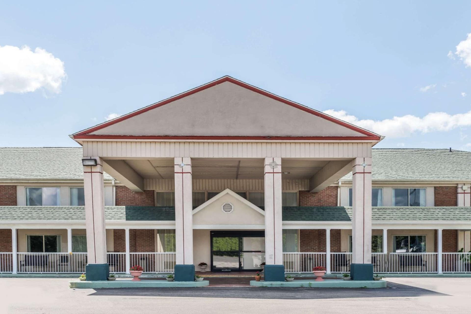 Days Inn by Wyndham Columbus IN — hotel in Columbus, Indiana