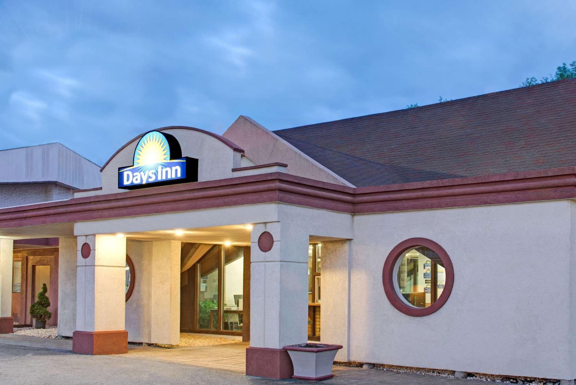 Days Inn by Wyndham Washington featured exterior or lobby in Washington, PA — similar hotel