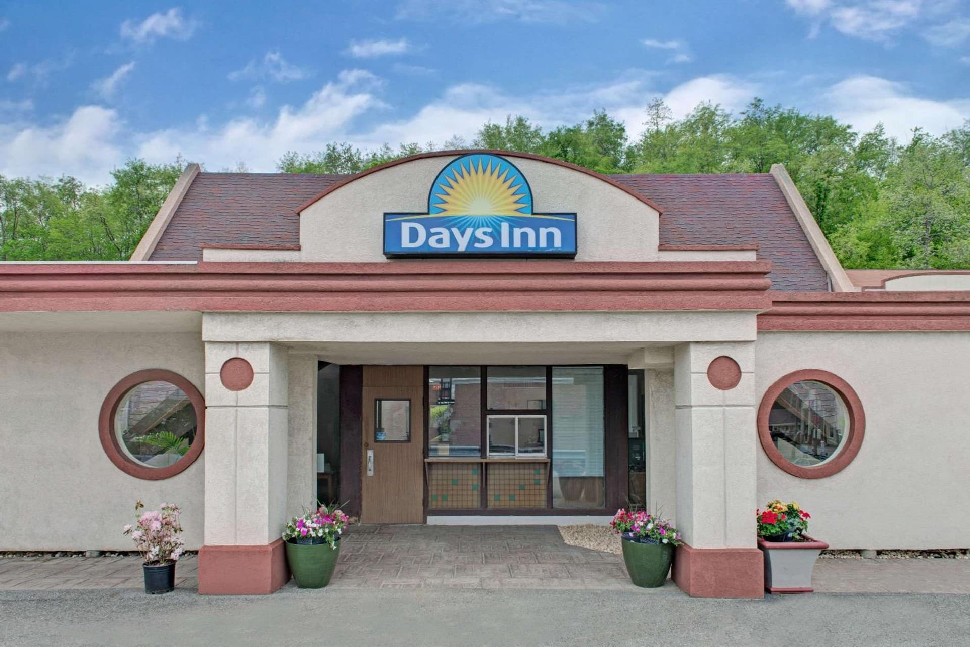 Days Inn by Wyndham Washington property views in Washington, PA — gallery photo 3