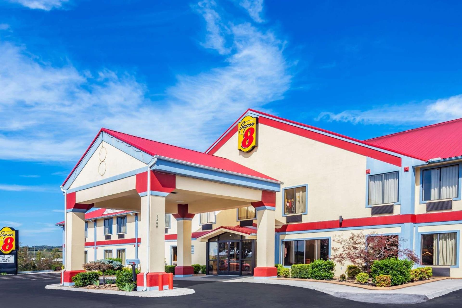 Super 8 by Wyndham Morristown/South interior in Morristown, TN — gallery photo 2