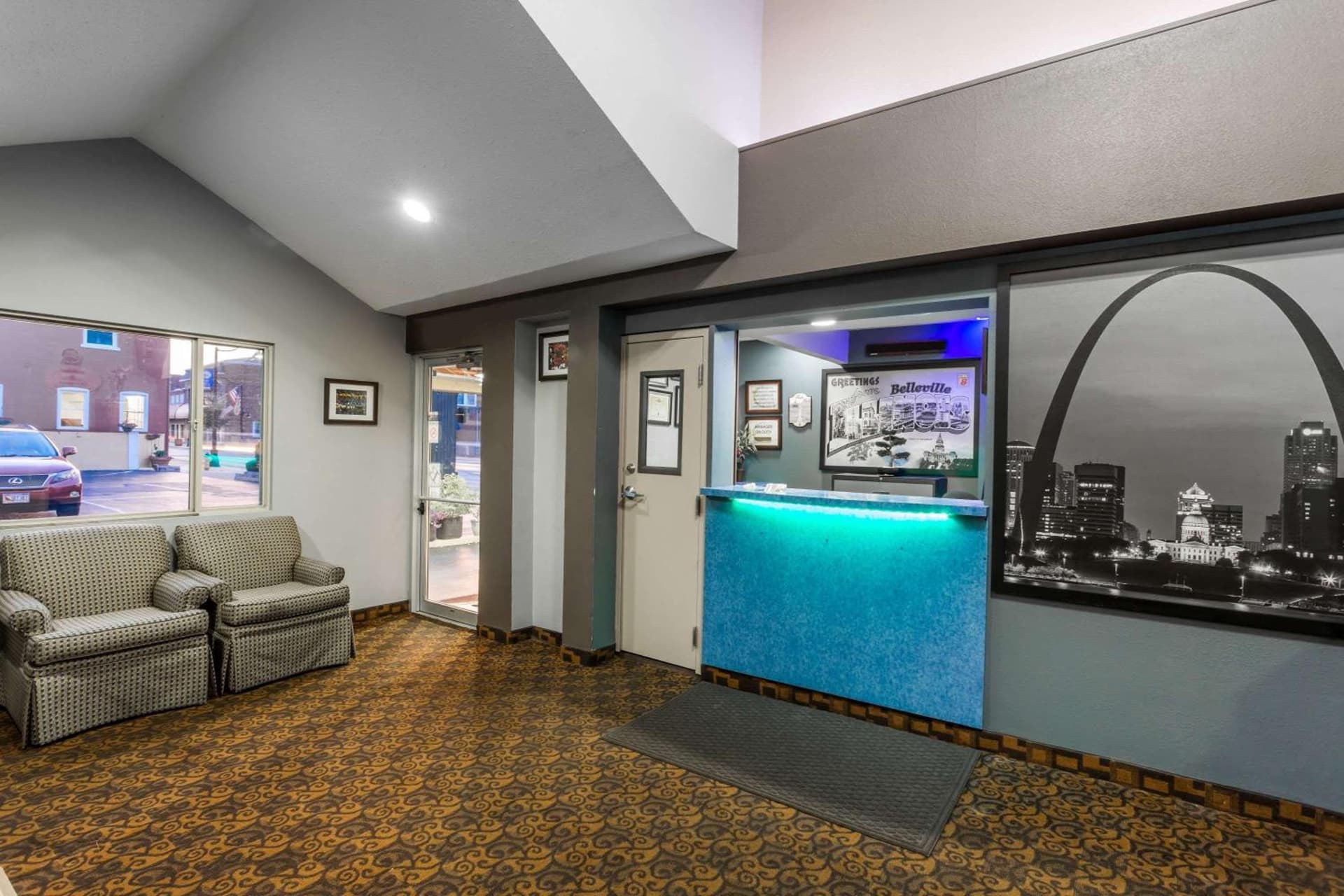 Super 8 by Wyndham Belleville St. Louis Area interior in Belleville, IL — gallery photo 2