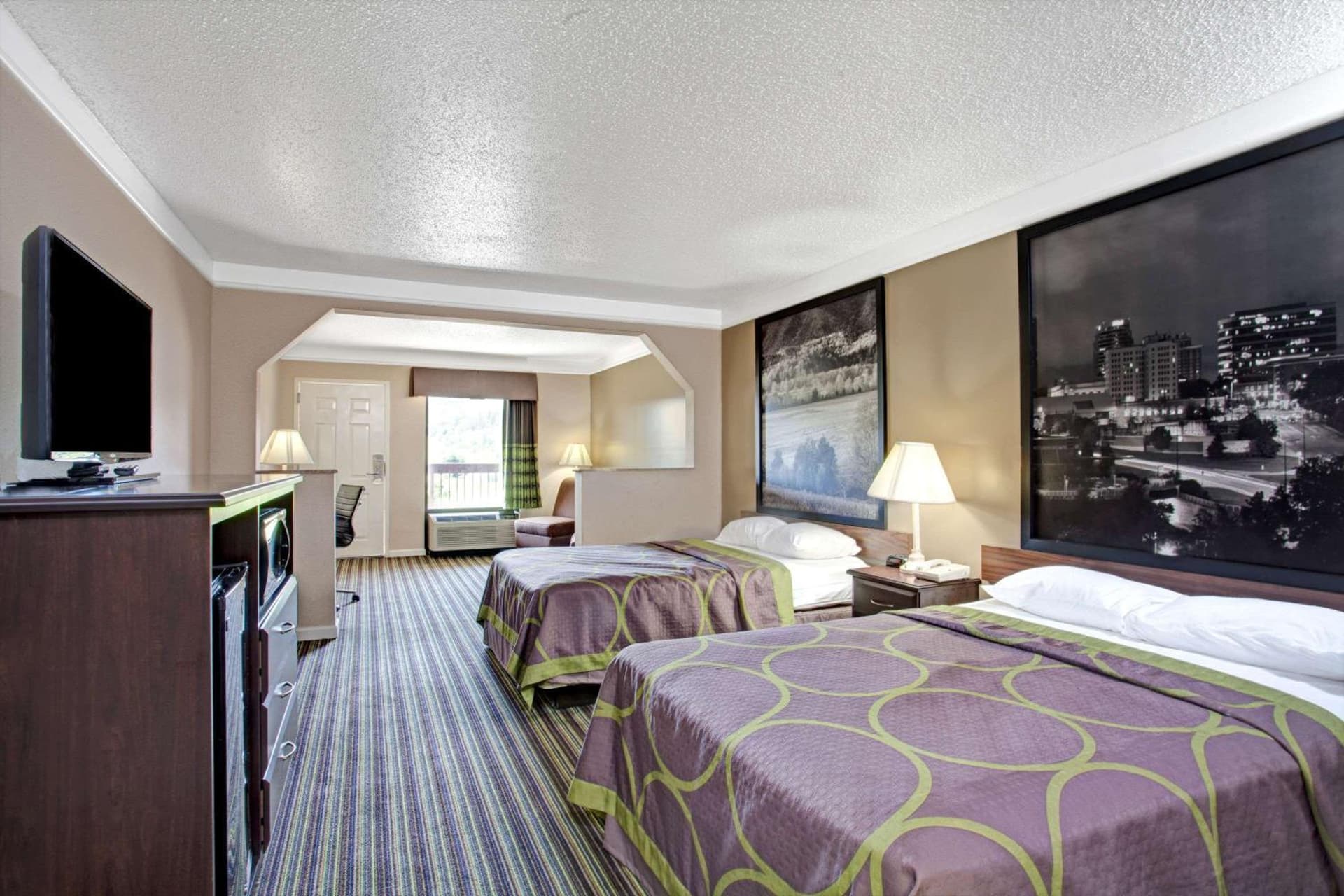 Super 8 by Wyndham Knoxville East gallery photo in Knoxville, TN — image 10