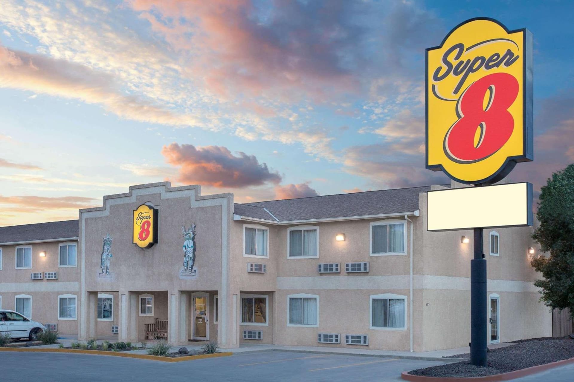 Super 8 by Wyndham Bloomfield interior in Bloomfield, NM — gallery photo 2