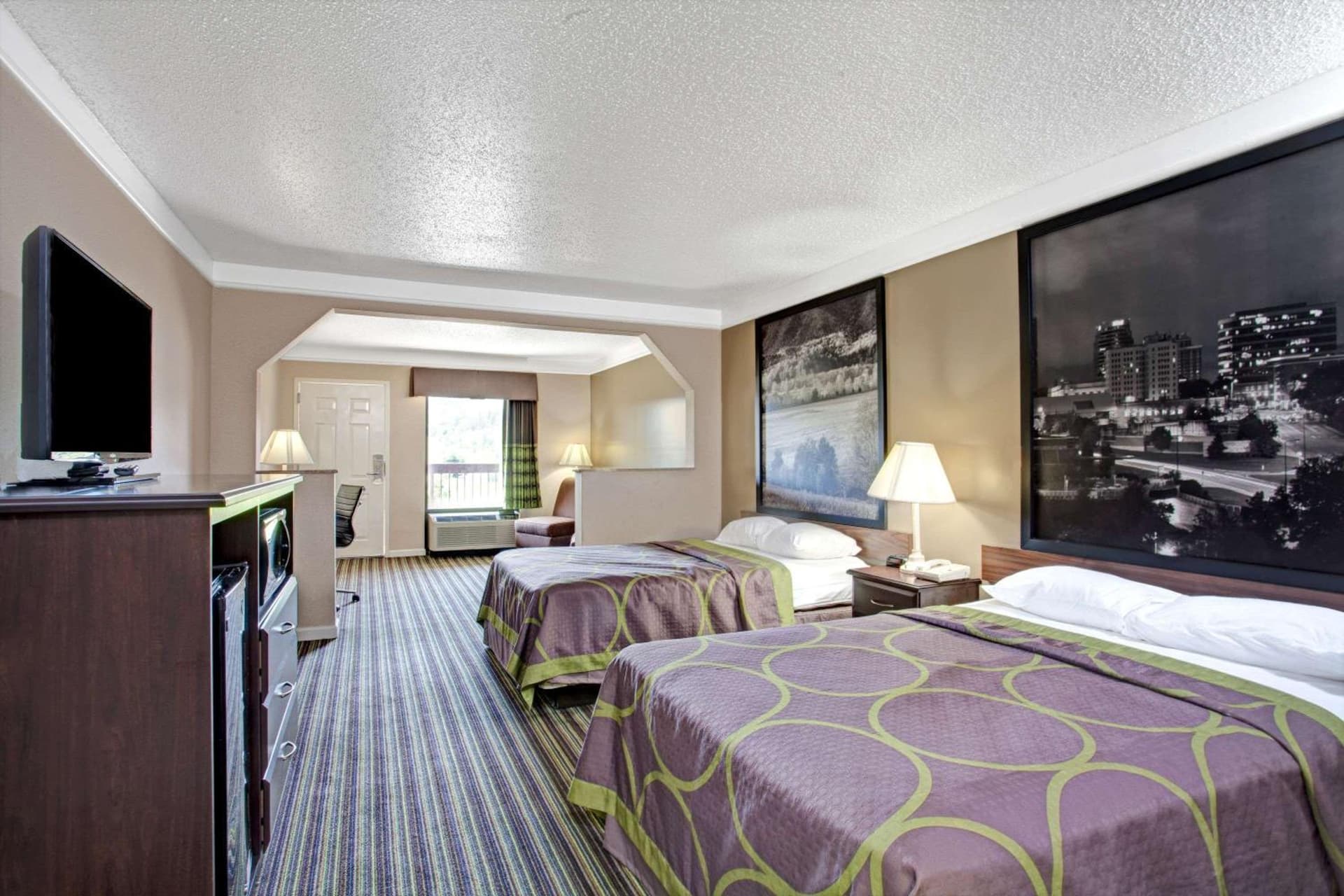 Super 8 by Wyndham Knoxville East gallery photo in Knoxville, TN — image 8