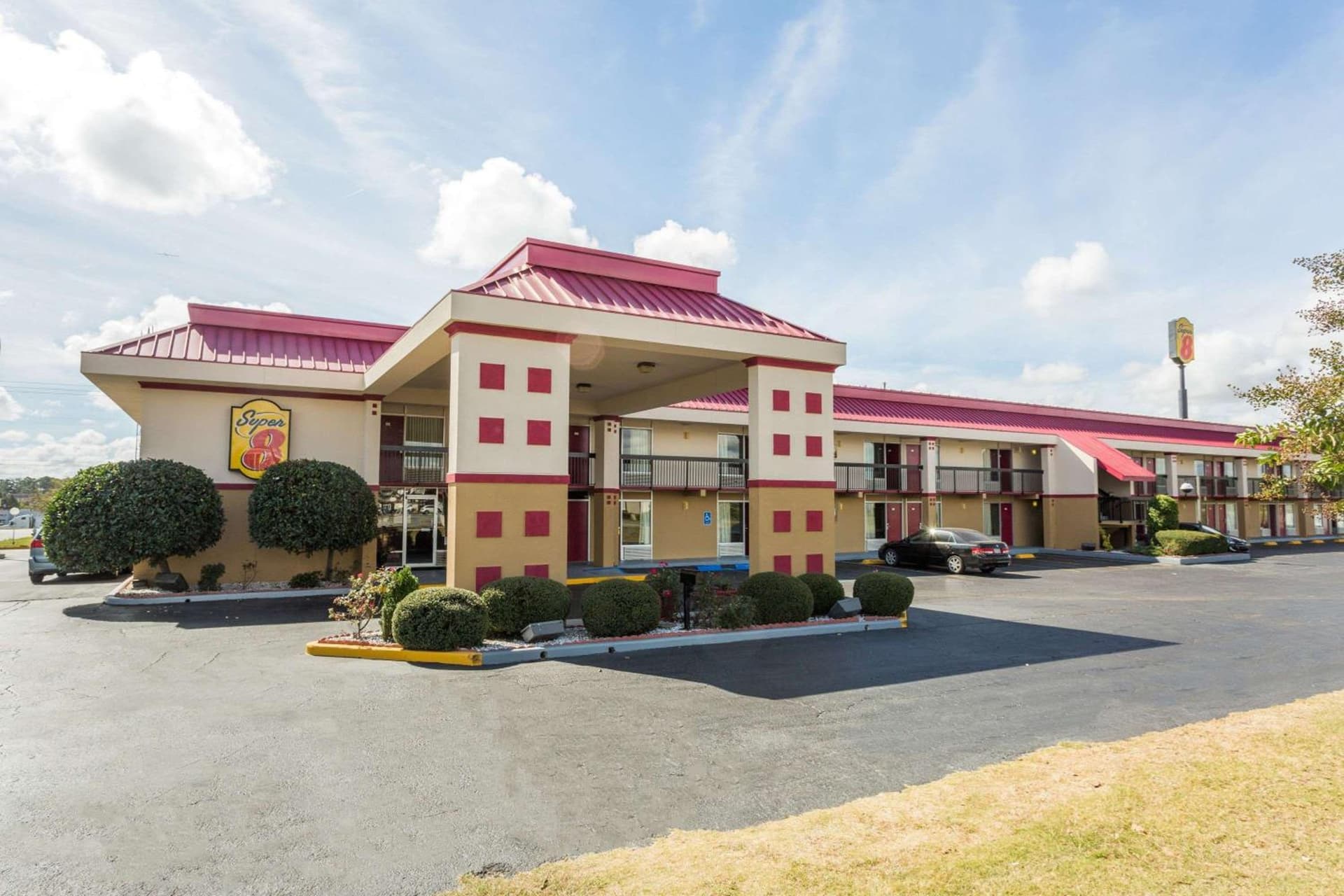 Super 8 by Wyndham Tifton interior in Tifton, GA — gallery photo 2