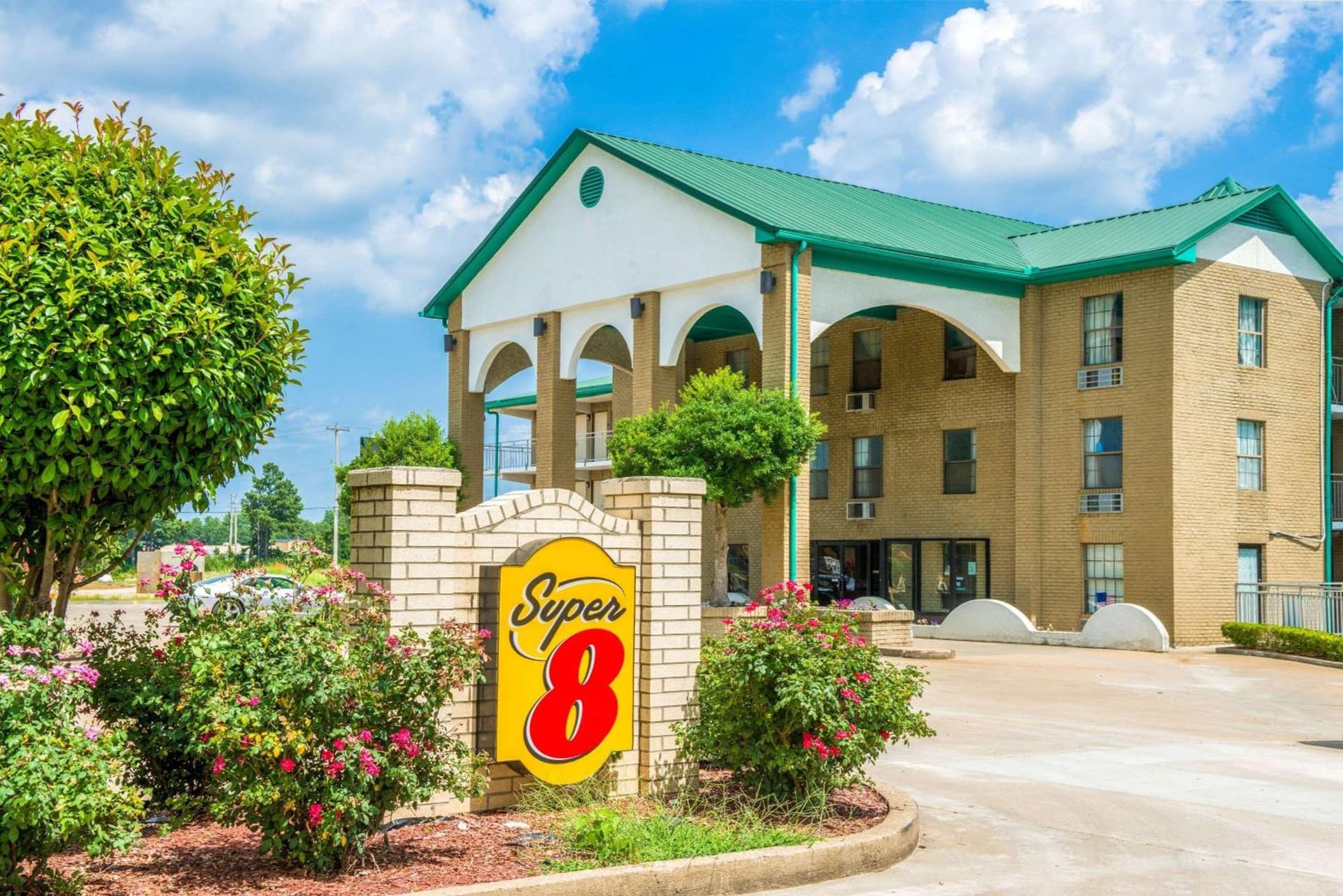 Super 8 by Wyndham Lakeland property views in Lakeland, TN — gallery photo 3
