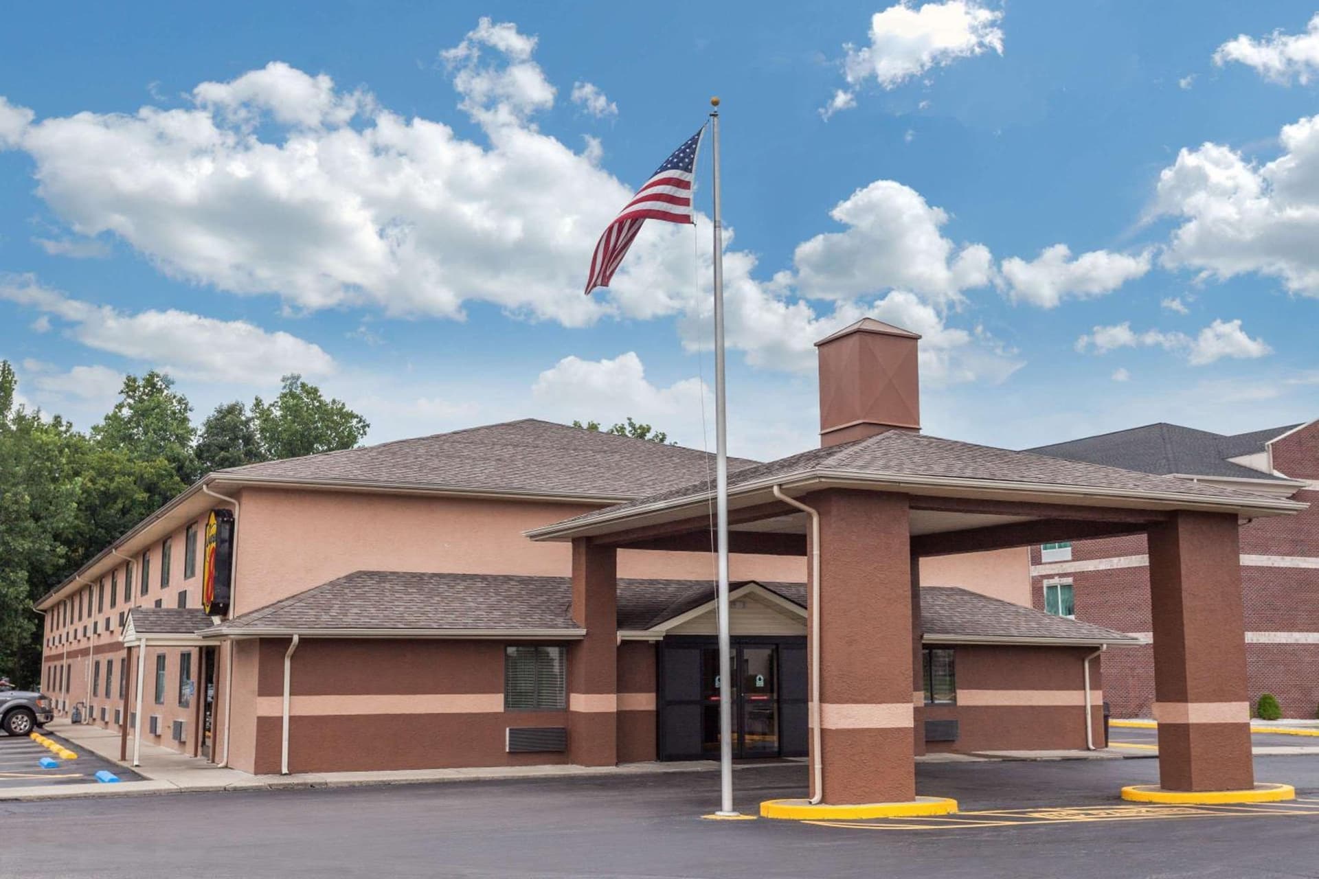 Super 8 by Wyndham Carrollton featured exterior or lobby in Carrollton, KY — similar hotel