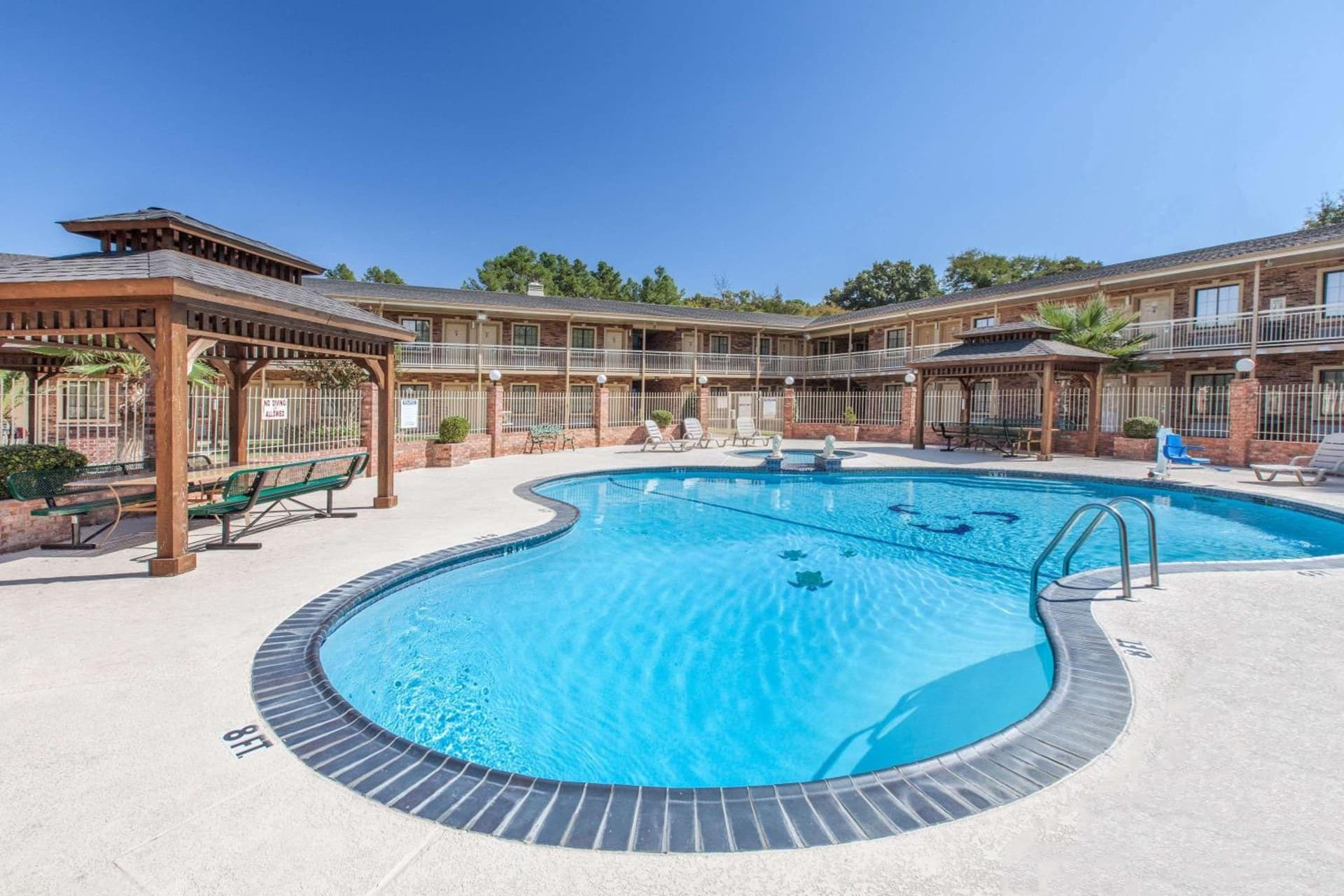 Super 8 by Wyndham Tyler TX property views in Tyler, TX — gallery photo 3