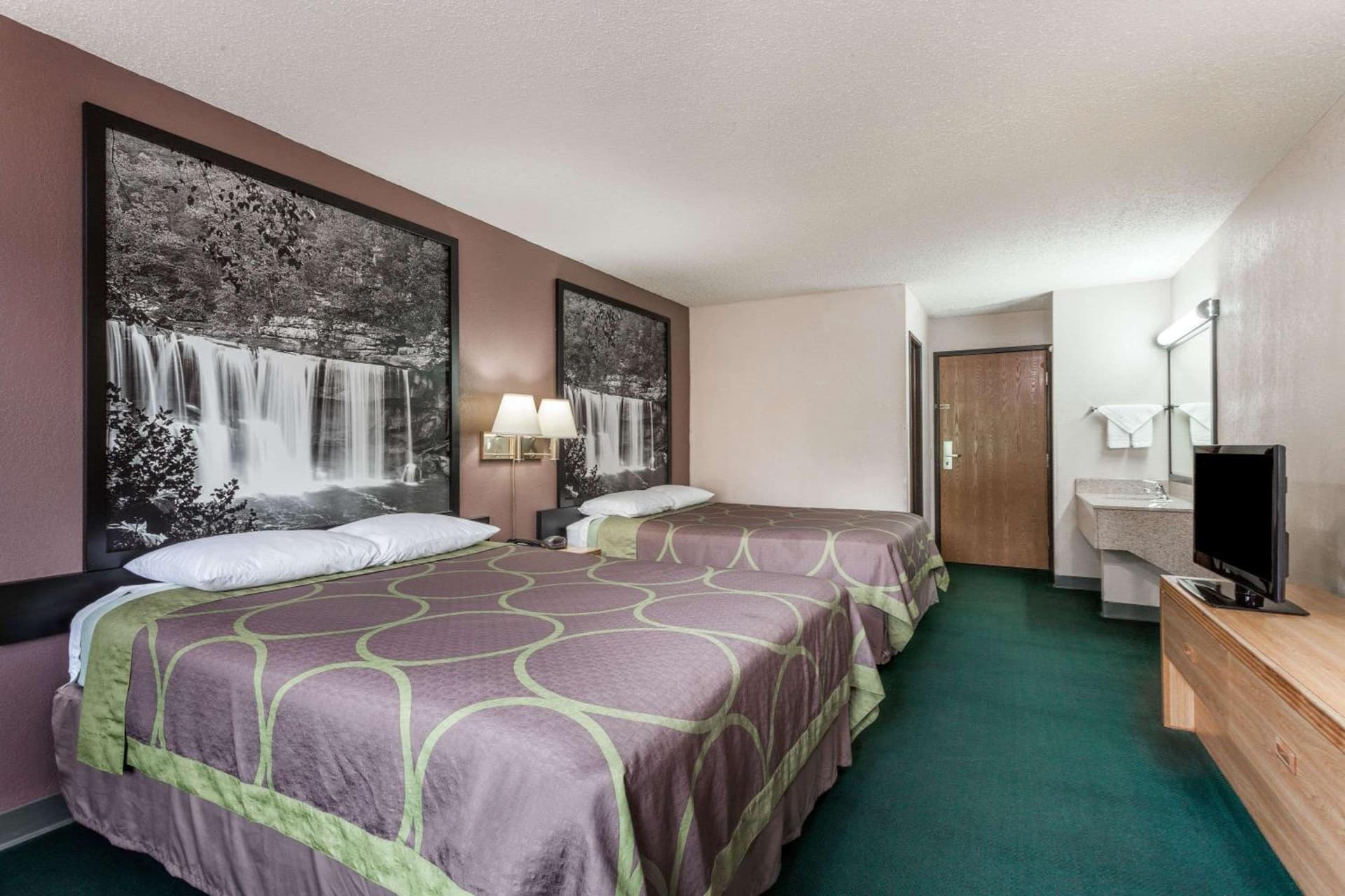 Super 8 by Wyndham Carrollton property views in Carrollton, KY — gallery photo 3