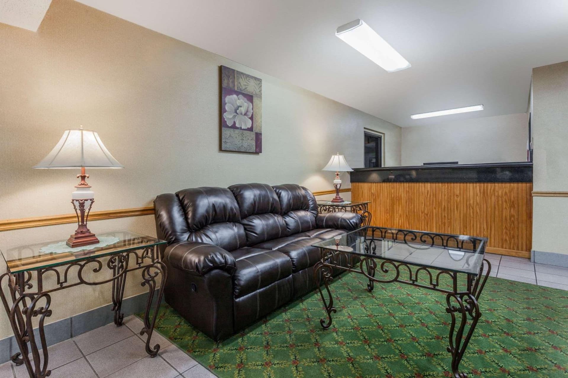 Super 8 by Wyndham Carrollton interior in Carrollton, KY — gallery photo 2