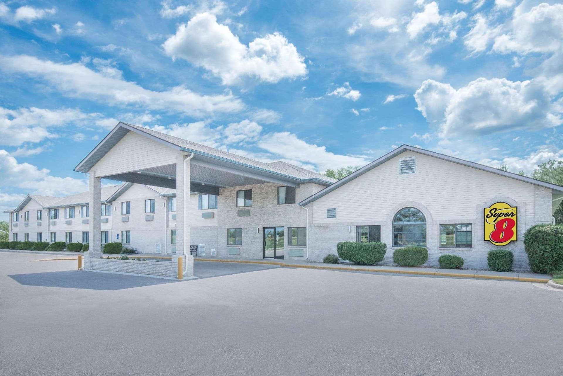 Wrangler Hotel Morris featured exterior or lobby in Morris, MN — similar hotel