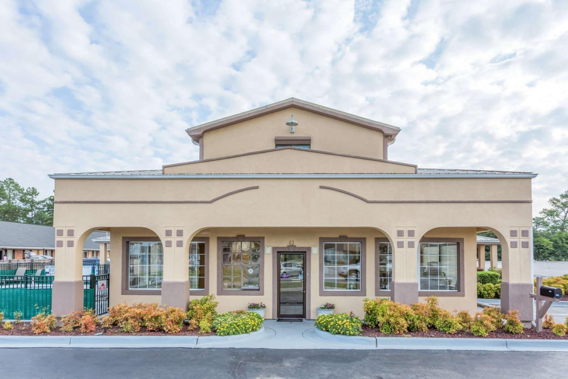Super 8 by Wyndham Santee/I-95 featured exterior or lobby in Santee, SC — similar hotel