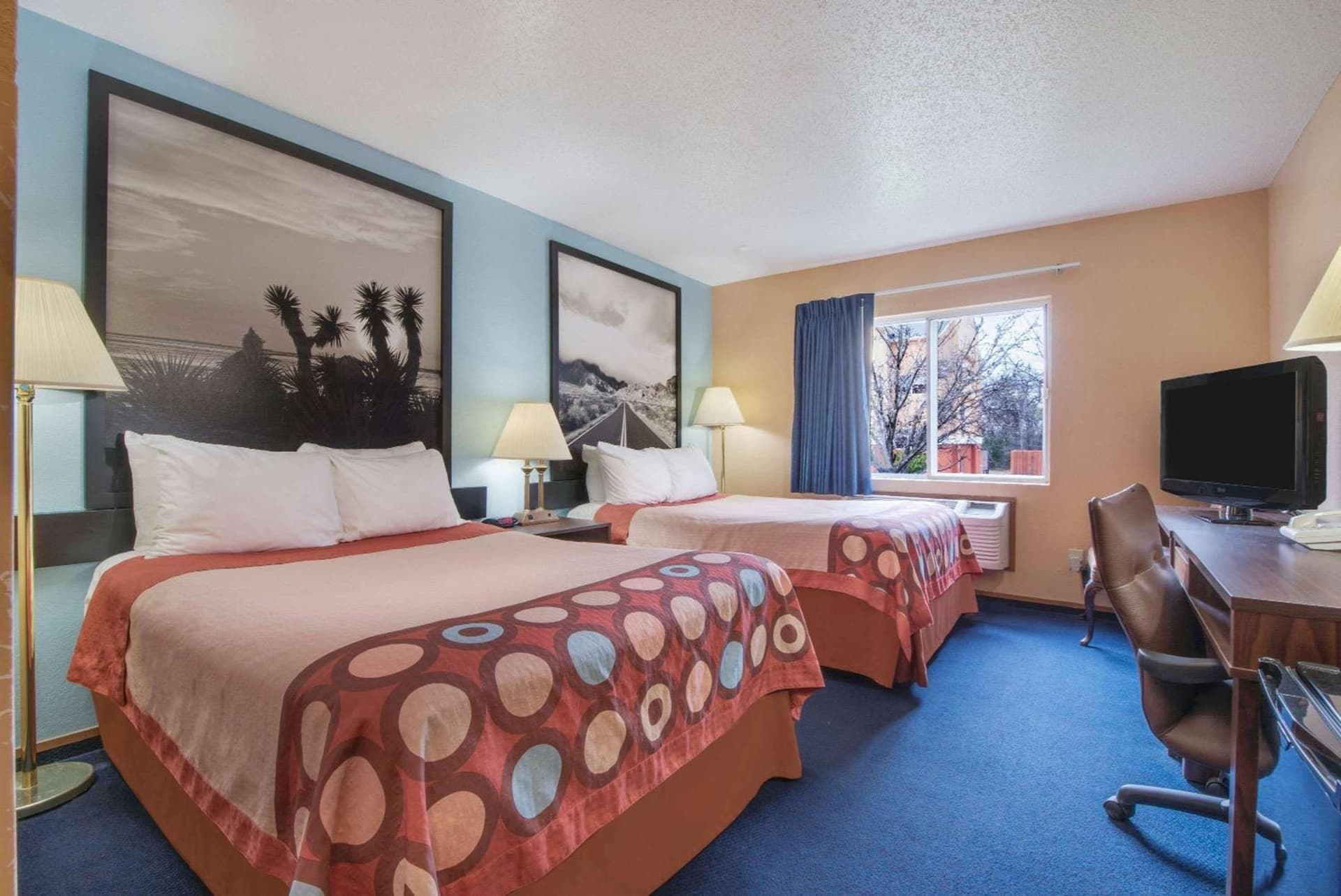 Super 8 by Wyndham College Station gallery photo in College Station, TX — image 35
