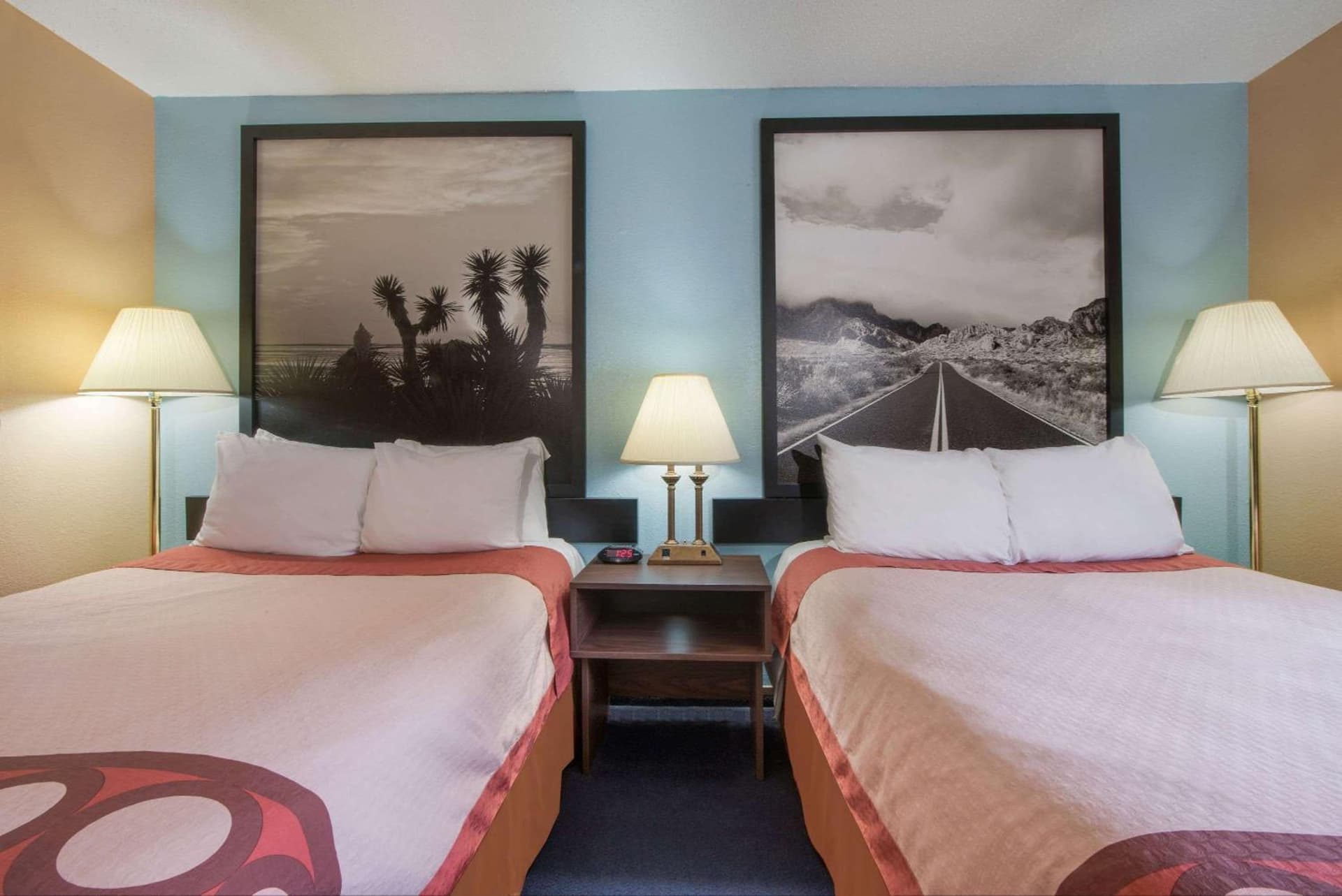 Super 8 by Wyndham College Station gallery photo in College Station, TX — image 37
