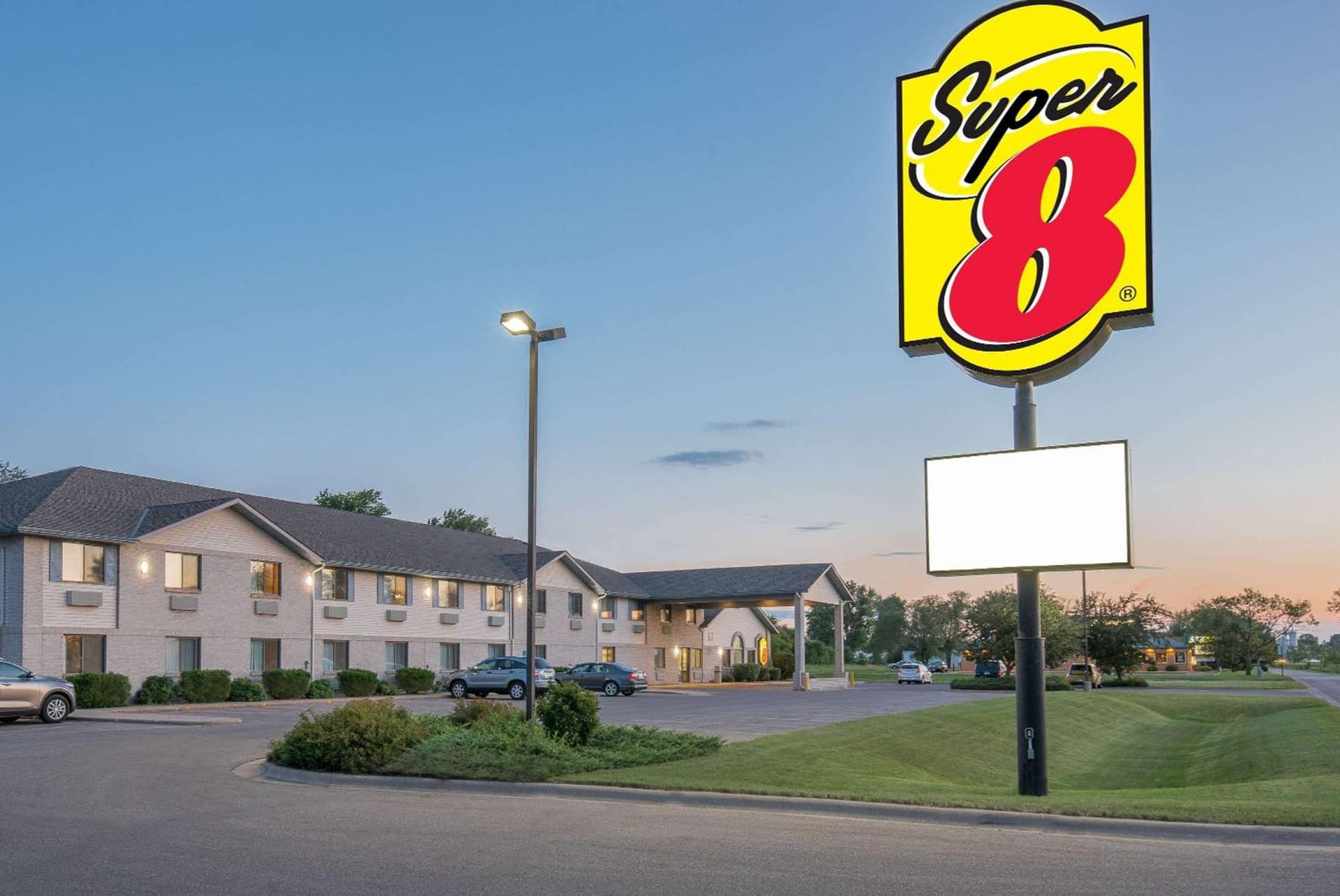 Wrangler Hotel Morris property views in Morris, MN — gallery photo 3