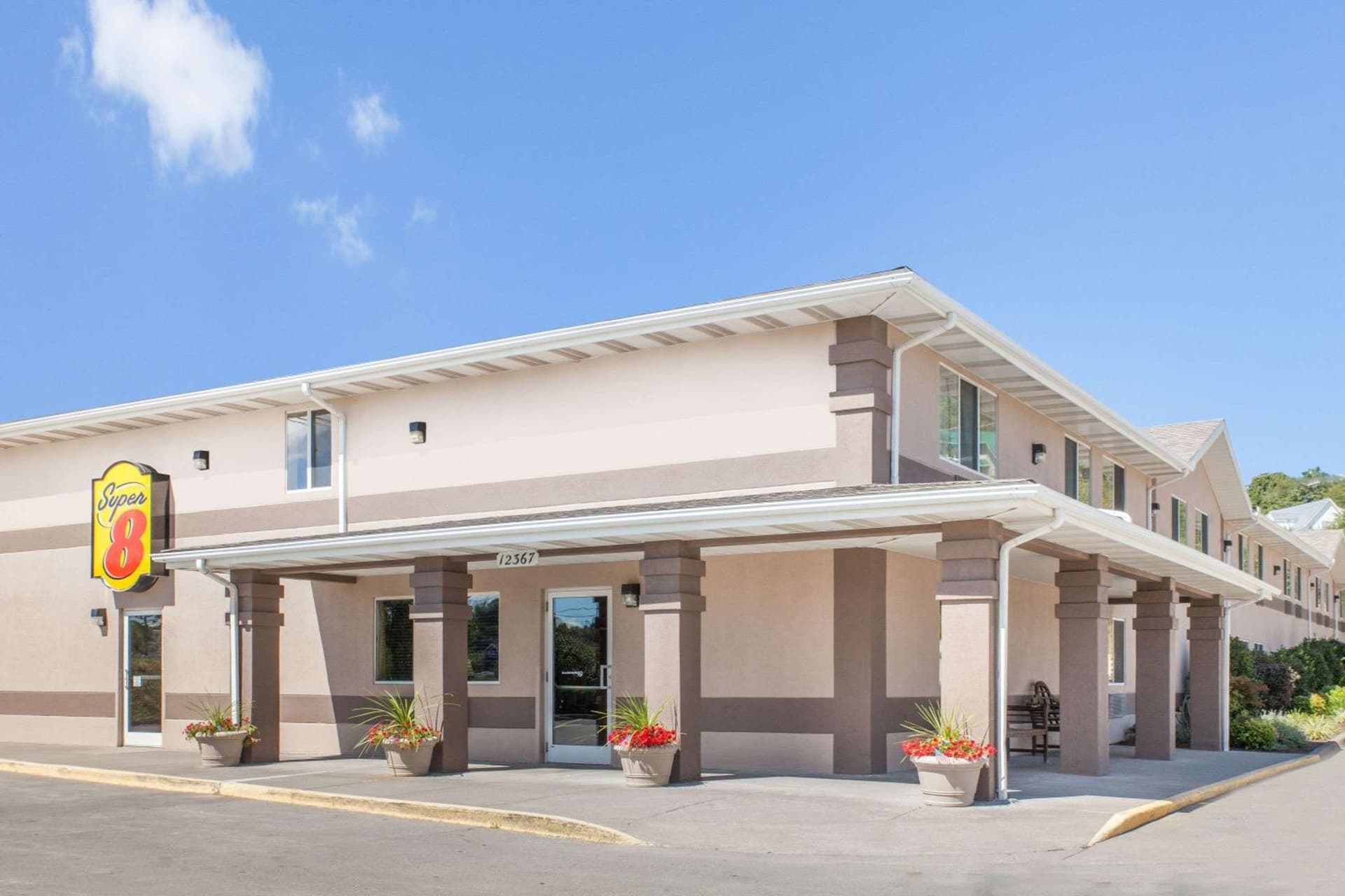 Super 8 by Wyndham Richlands/Claypool Hill Area featured exterior or lobby in Pounding Mill, VA — similar hotel