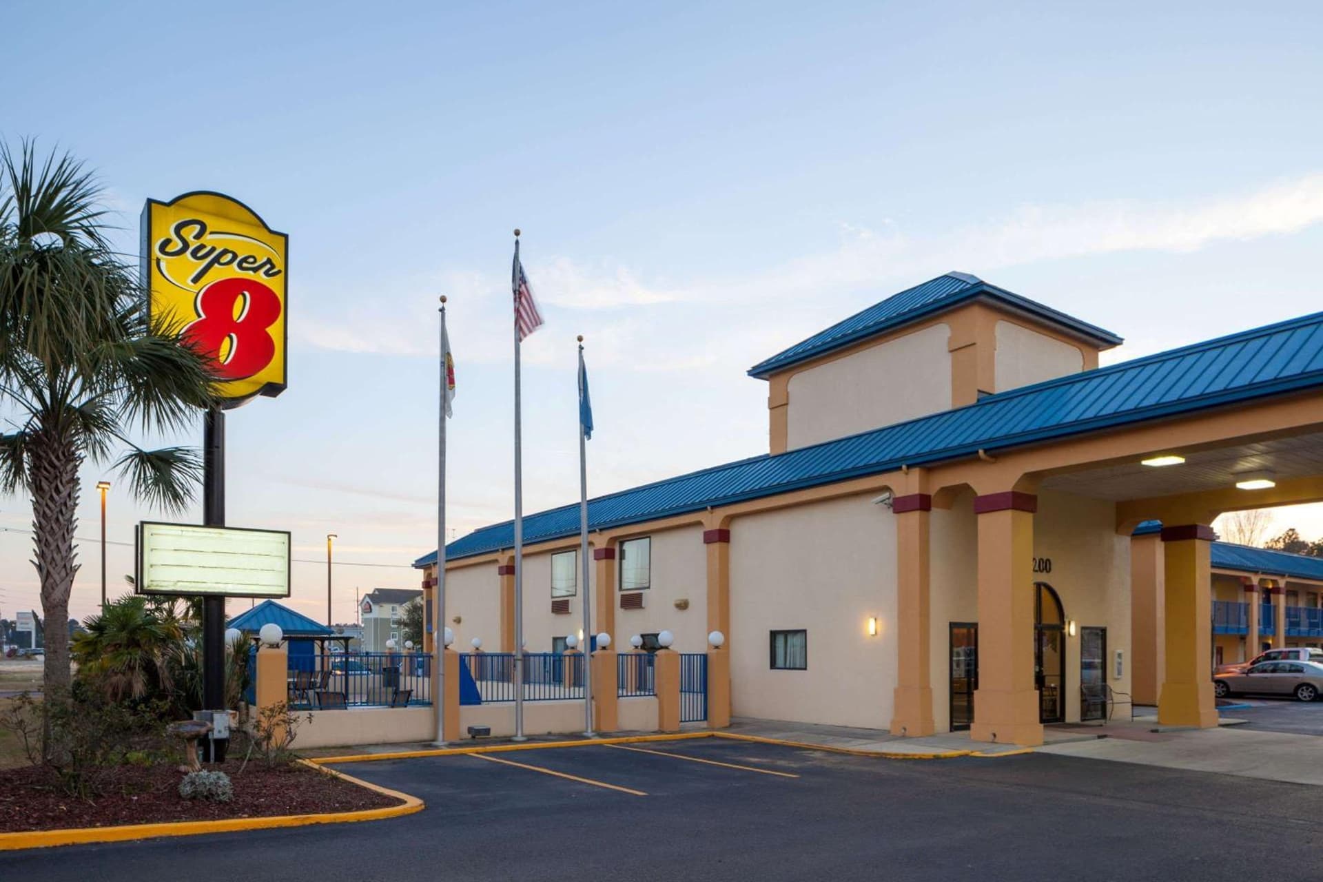 Super 8 by Wyndham Hammond interior in Hammond, LA — gallery photo 2