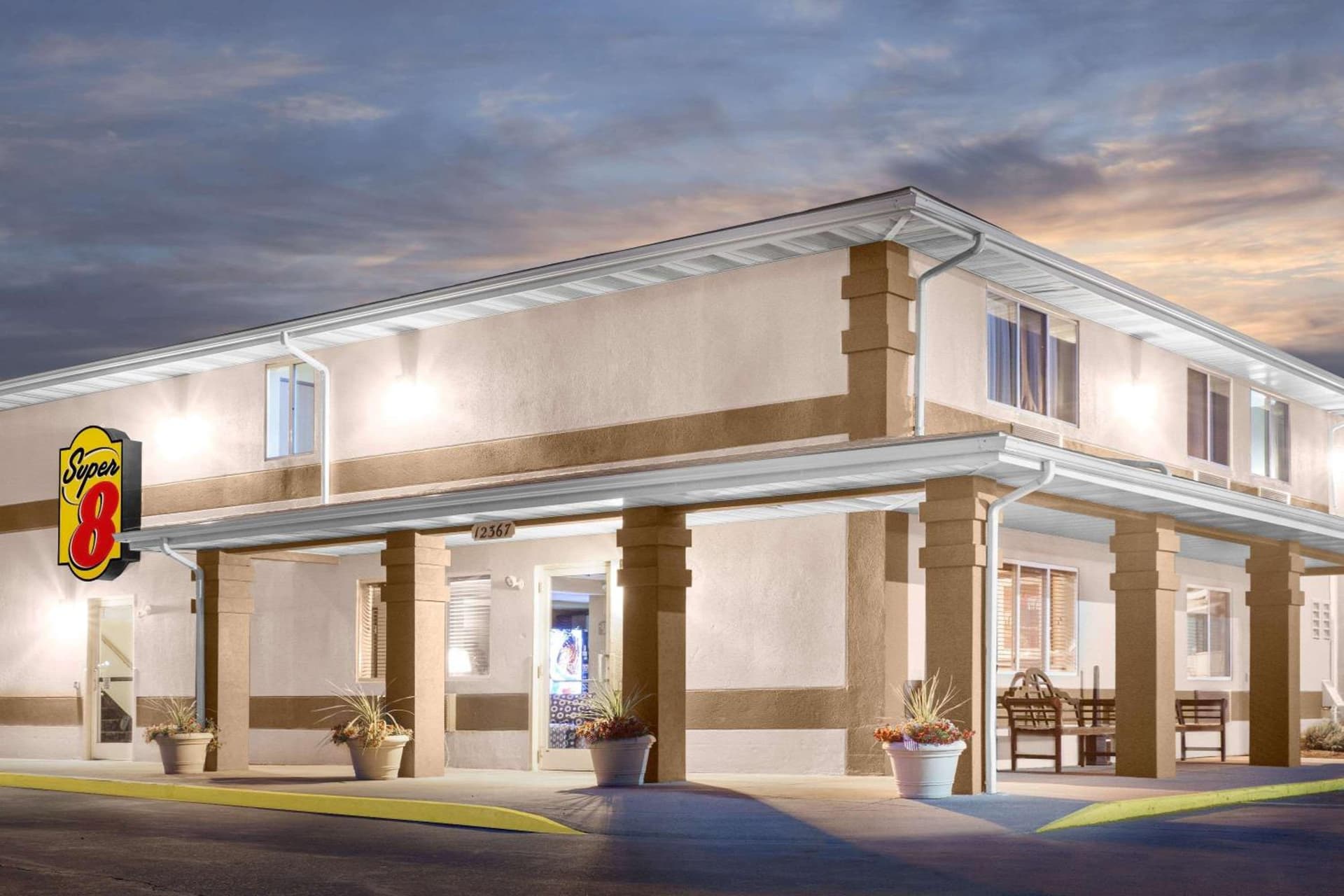 Super 8 by Wyndham Richlands/Claypool Hill Area interior in Pounding Mill, VA — gallery photo 2