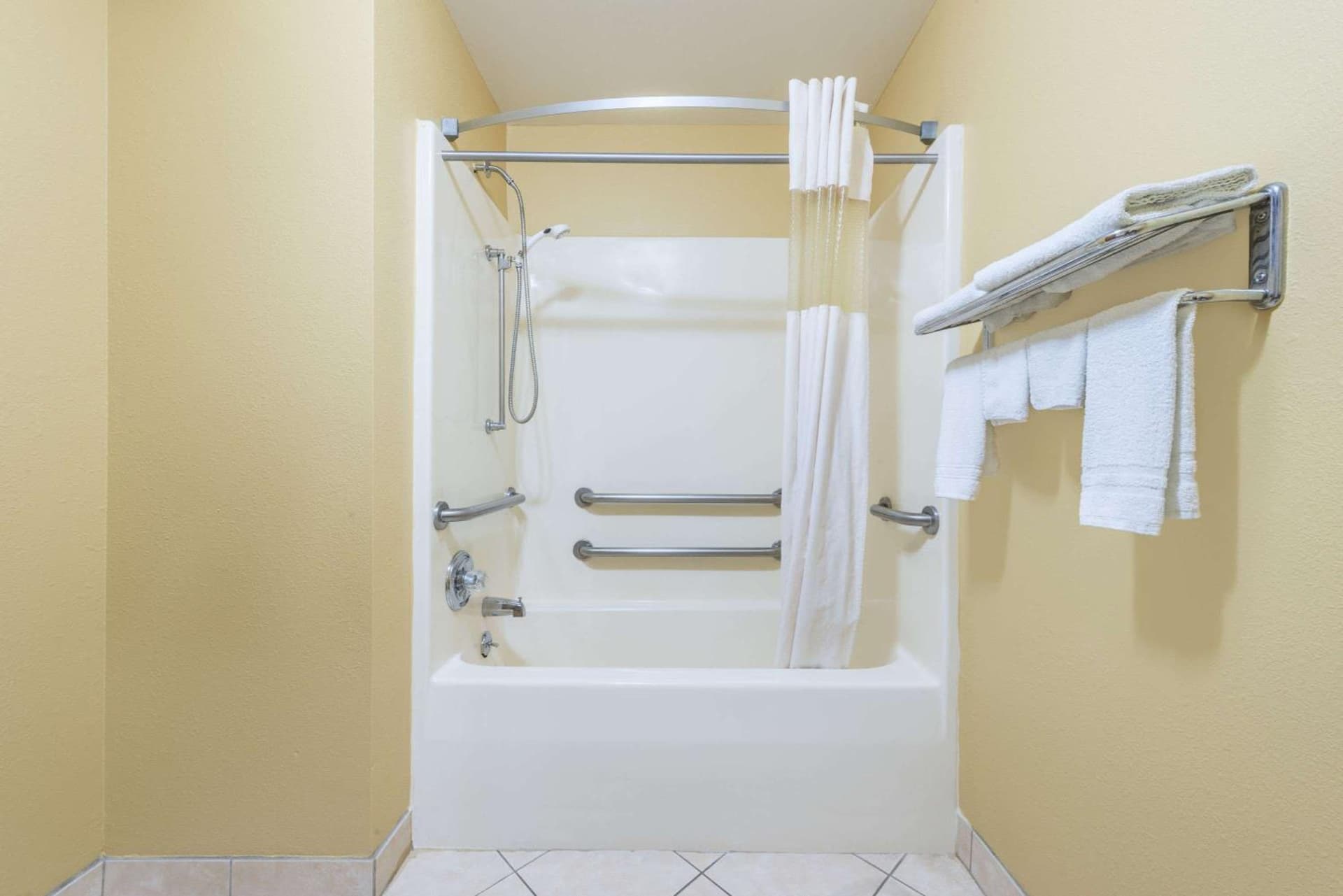 Super 8 by Wyndham Troy IL/St. Louis Area interior in Troy, IL — gallery photo 2