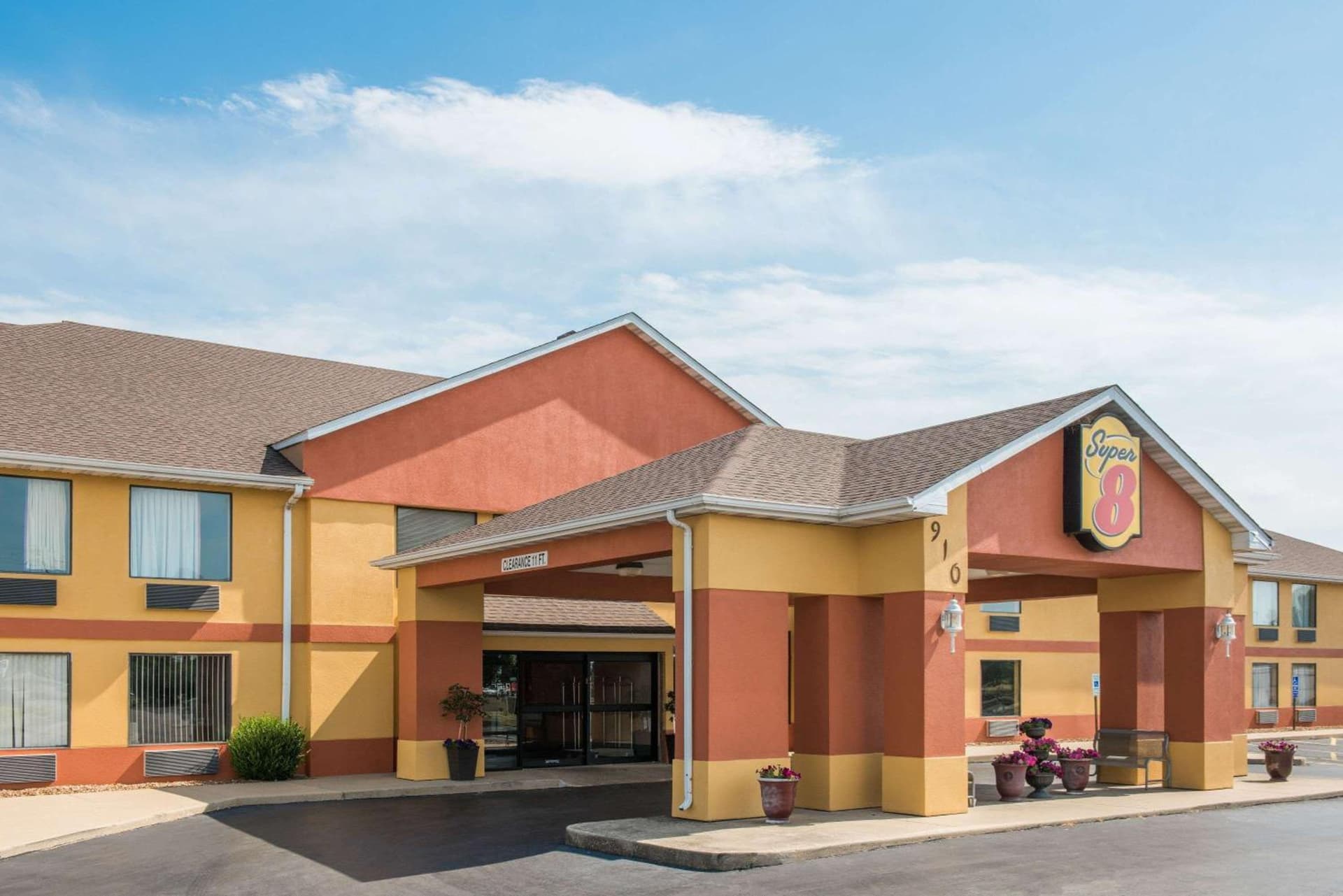 Super 8 by Wyndham Troy IL/St. Louis Area — hotel in Troy, Illinois