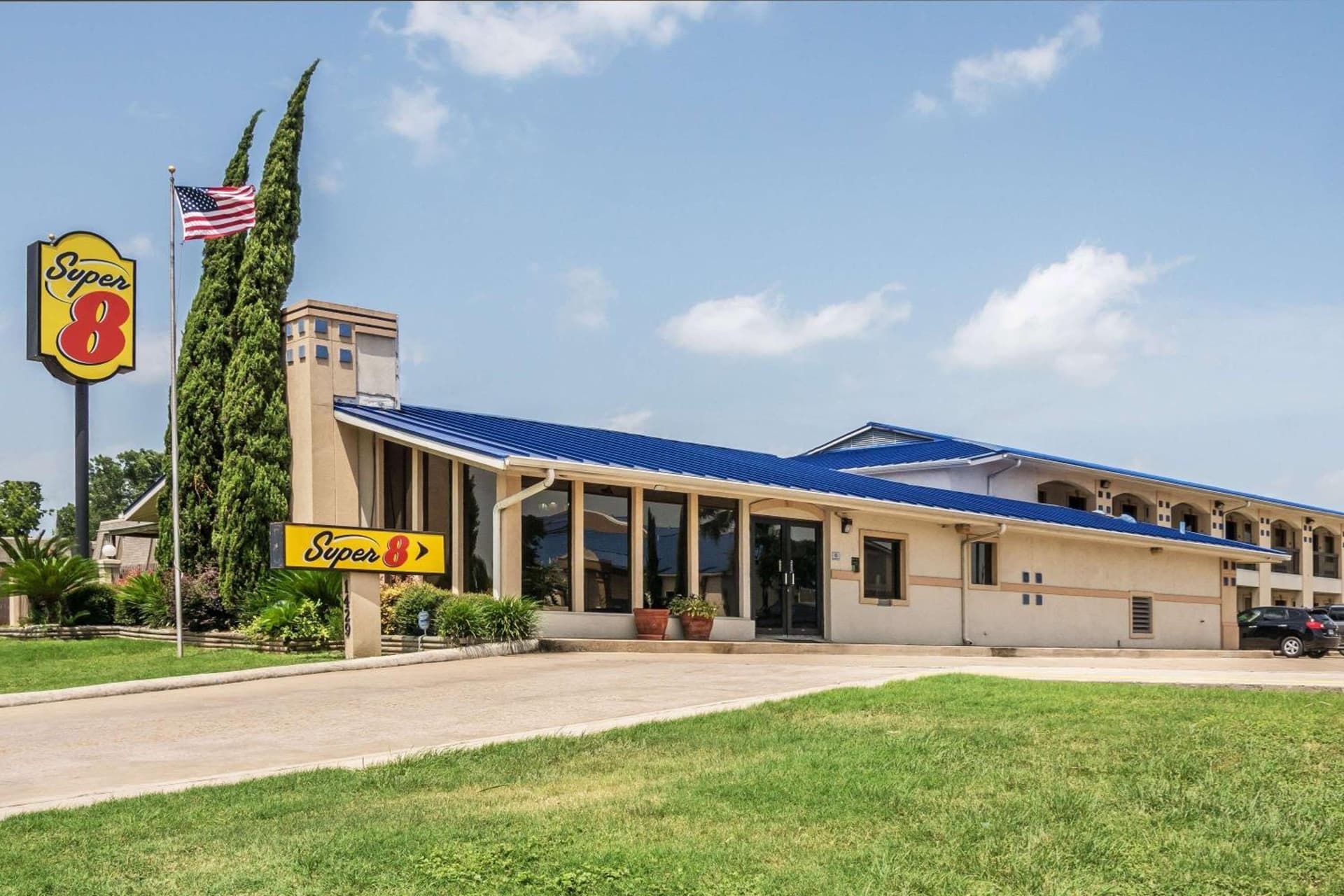 Super 8 by Wyndham San Marcos interior in San Marcos, TX — gallery photo 2